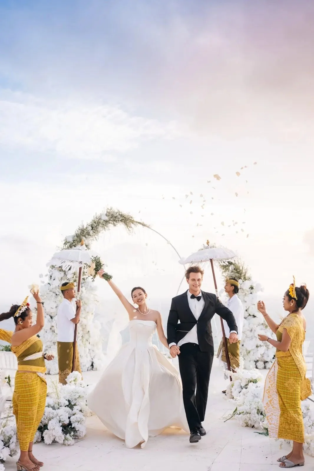 04-couple-ceremony-walk.jpg