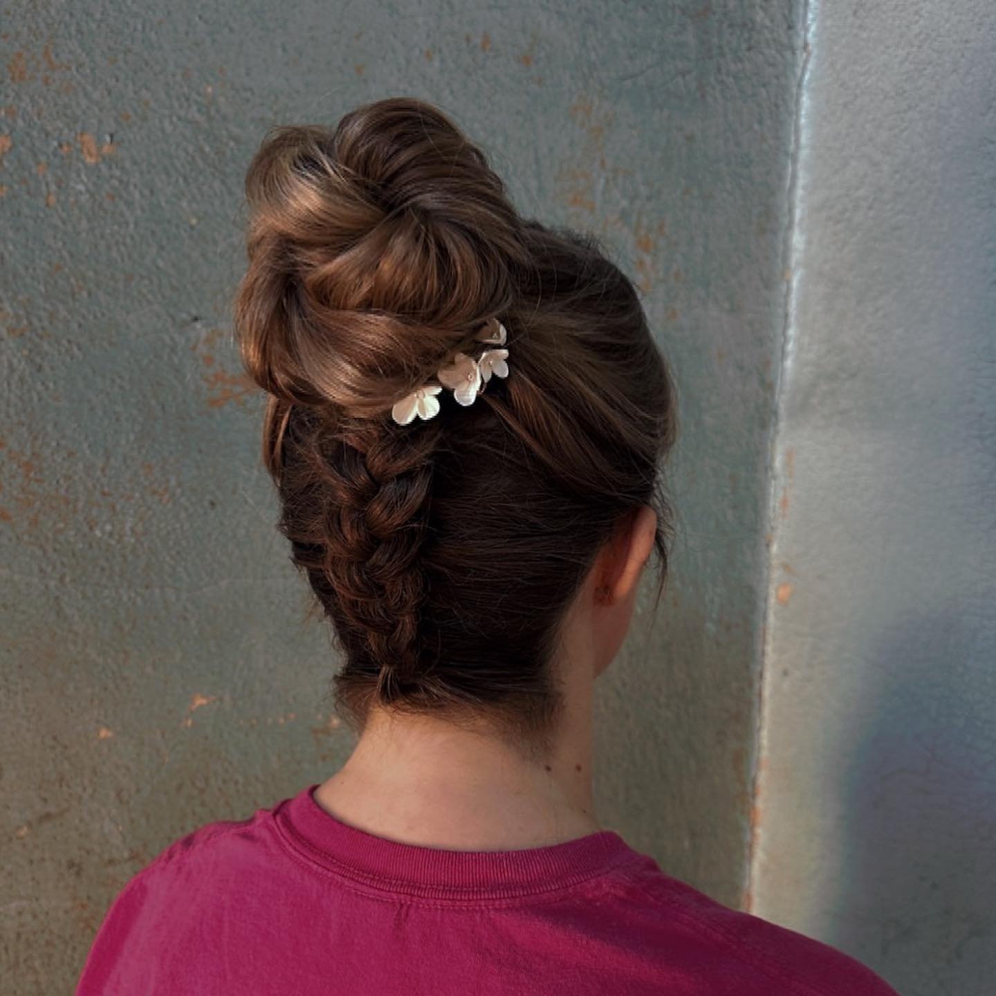 Is this not the cutest hair ever?!? 

@xoelizabethwolfe had a vision and it was SO fun to create! I&rsquo;m obsessed with every angle of this hairstyle! 

She ideally wanted this style but we tried a half up first and we&rsquo;re like nahh it didn&rs