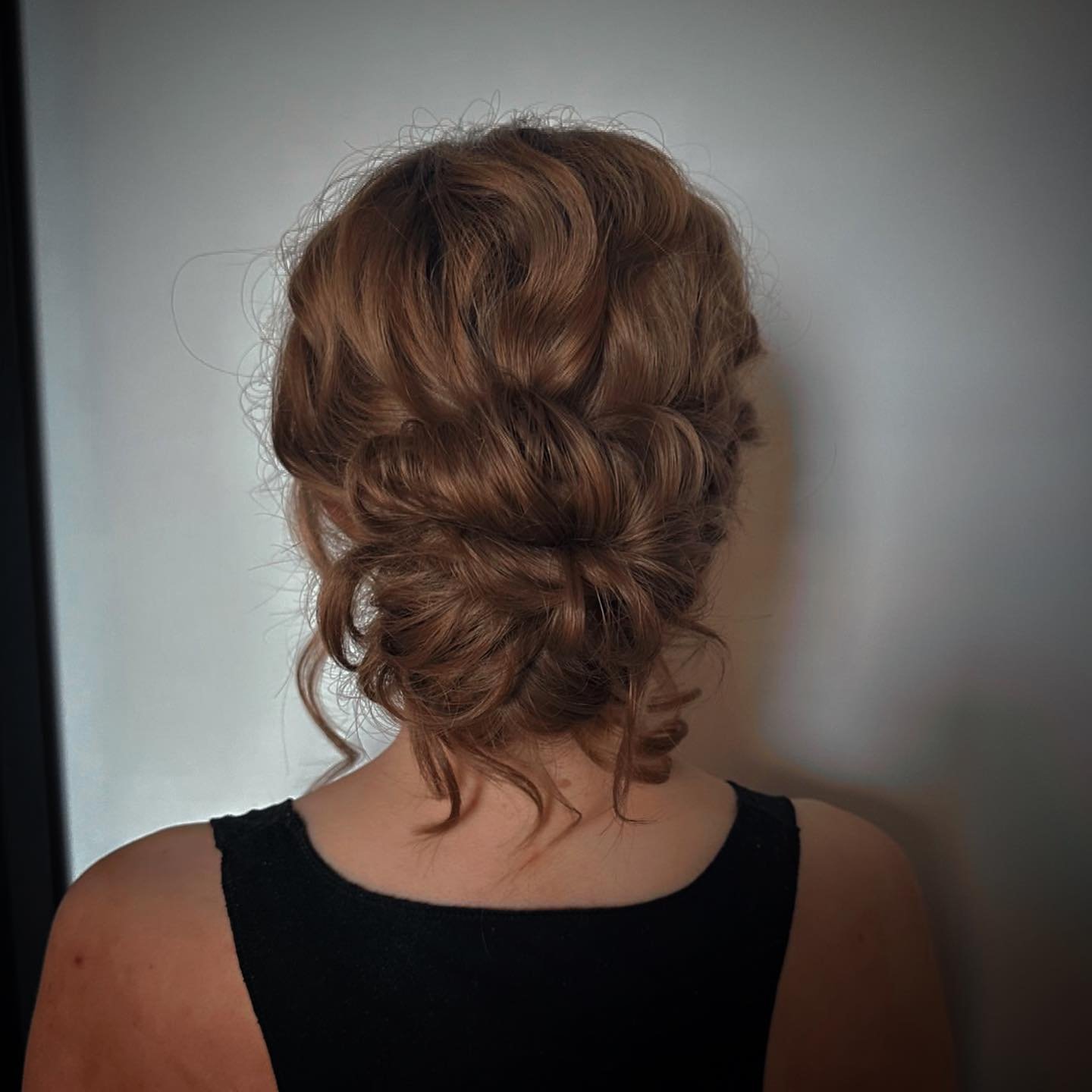 A cute lil textured updo! 

#Bohohair #bohowedding #bohoupdo #bohostyle #bohobride #romanticupdo #whimsicalupdo #romantichairstyle #bohobraid #mnbride #mnwedding #mnhair #mplshair #mplswedding #mnweddingvenue #minneapolishairstylist