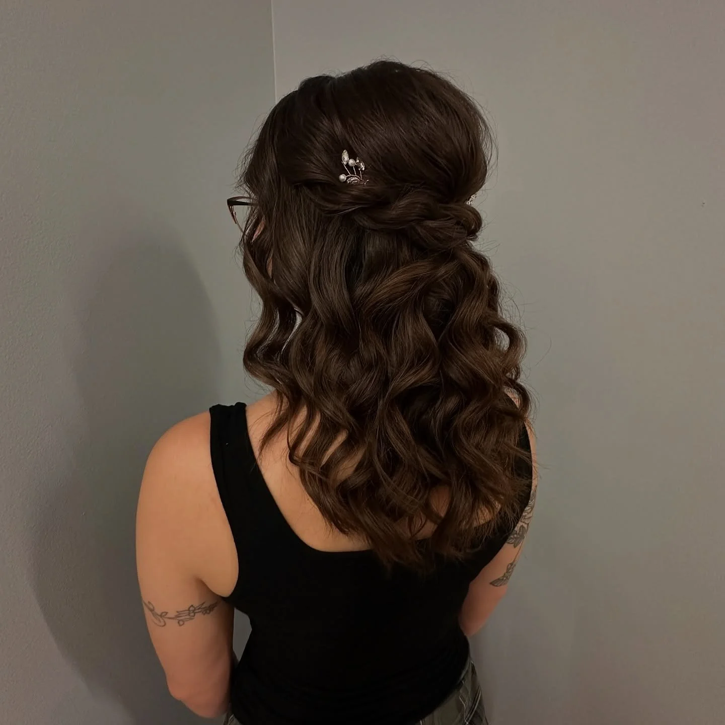 Def one of my signature styles! 🥰 

#mnbride #mnwedding #mnhair #mplshair #mplswedding #minneapolishairstylist #minnesota #minnesotawedding #mnweddingvendors #bohohair #bohowedding #bohostyle #bohobride #romantichairstyle #bohohairstyle #bohohairsty