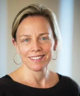 sarah_holloway_0.jpg