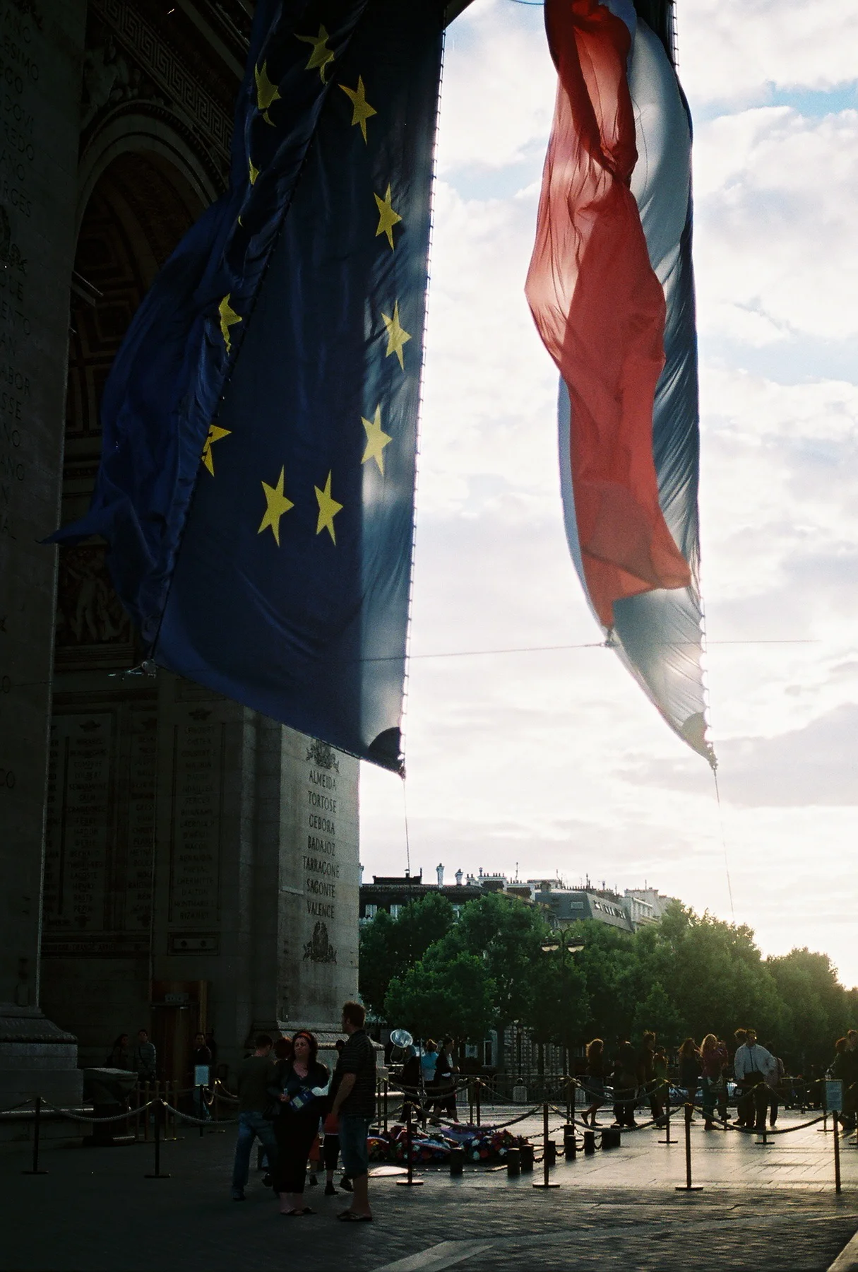 555967-R1-061-29_030.jpg