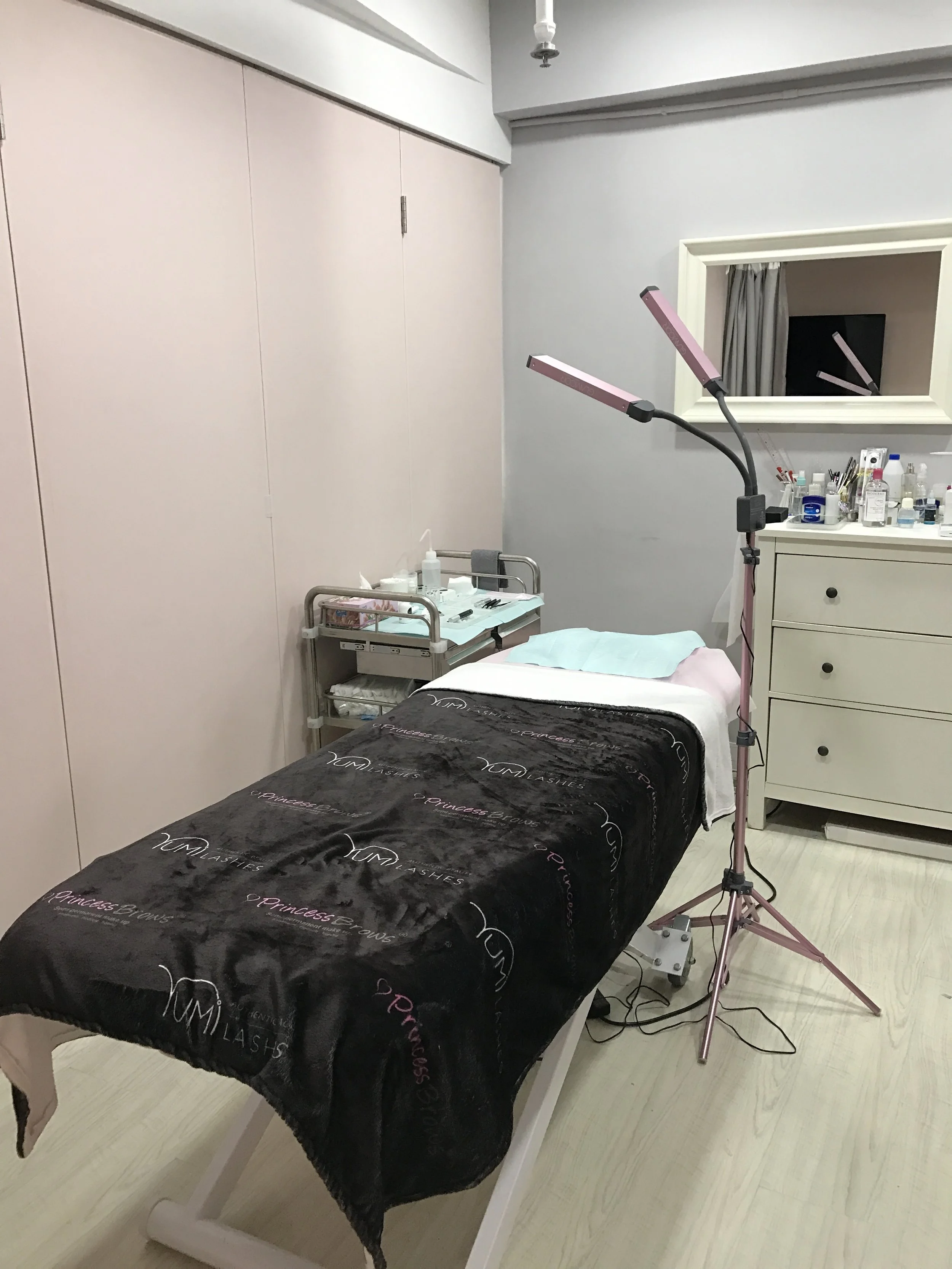 Treatment bed