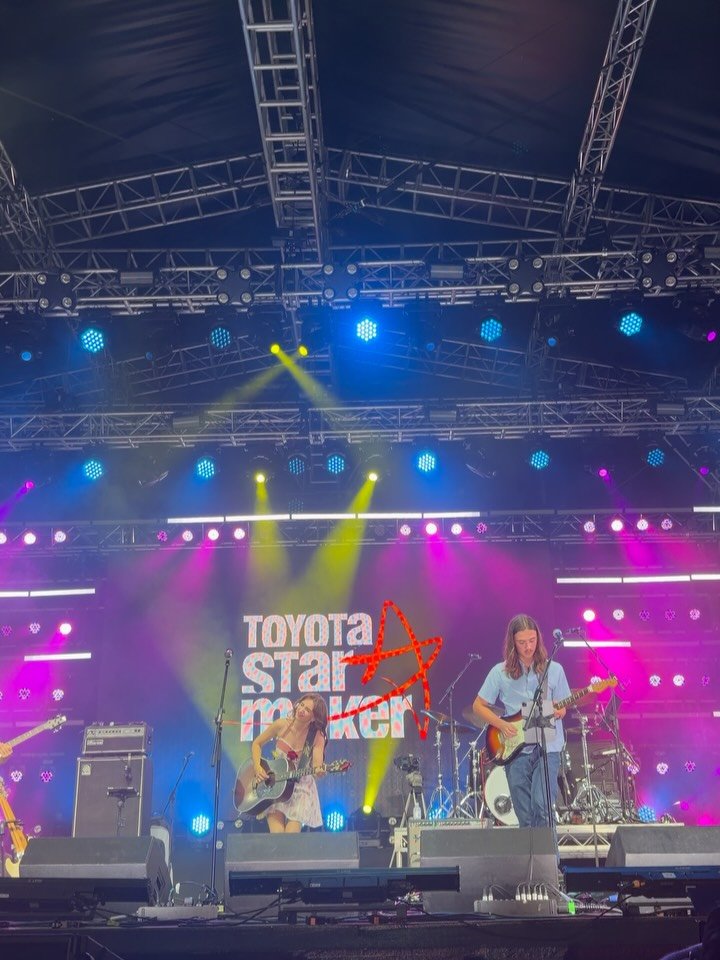 Had SO much fun on main stage last night with the incomparable @felicitykircher and her amazing band! @nathmusician @samuel_alexanderss @evanderizhere 
Loved playing with you boys! 

Make sure you get down to Fliss' show at Moonshiners TOMORROW, Tues