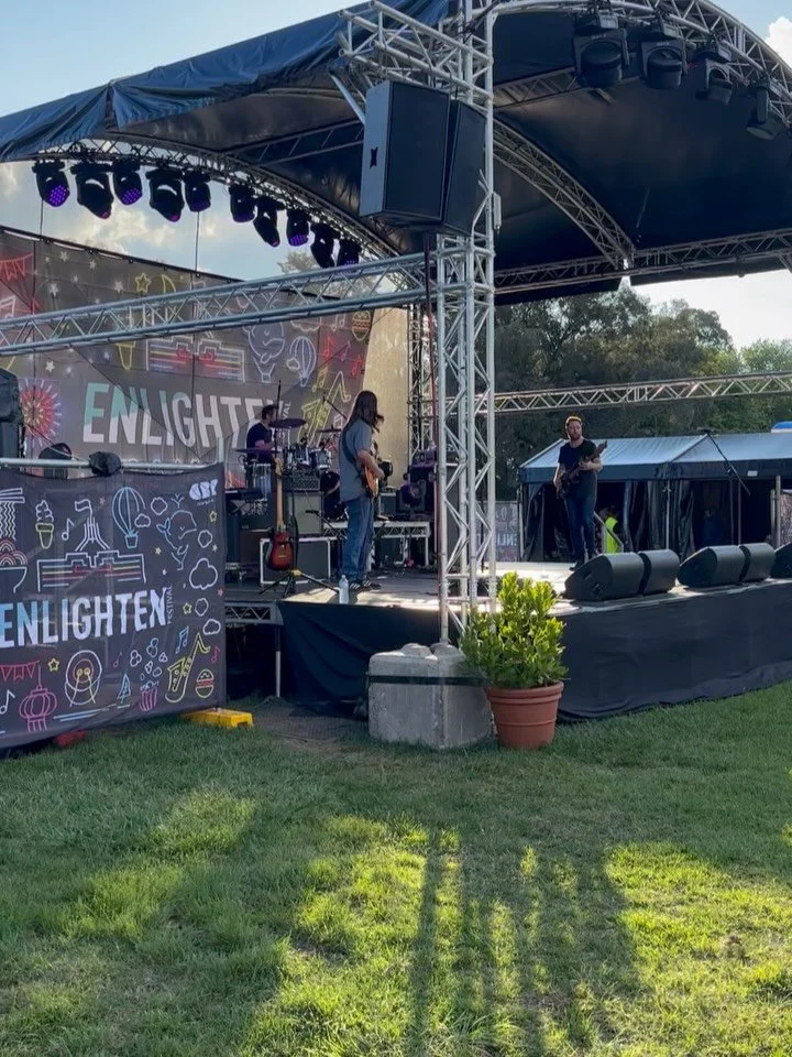 Feeling enlightened at @enlighten_canberra 
Swipe to the end for a surprise - @cook.murray didn&rsquo;t have to bend down quite as far this time!

Big thanks to my boys @ironsidejordan @palmerjamespalmer for coming and jamming out, so much fun! Canbe