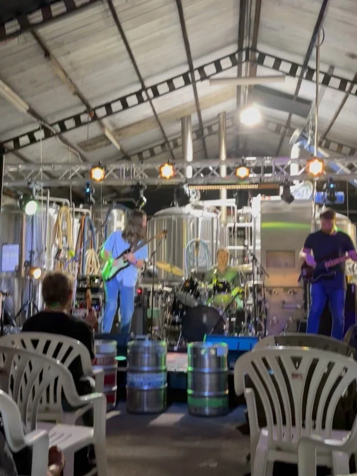 The Prelude at @tumutriverbrewingco was SO much fun! Big thanks to the whole team at @bluesbrewsandbbqs that made it happen! 
Here's some of my favourite moments from the night jammin with the boys @ironsidejordan @palmerjamespalmer and my new friend