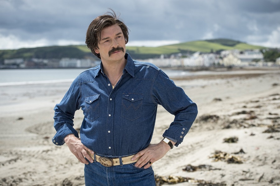 Debonair in Denim: Julian Barratt (Richard Thorncraft) in Netflix’s Mindhorn