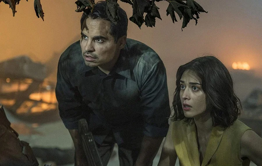 Space Invaders: Michael Pena (Peter) and Lizzy Caplan (Alice) in Extinction