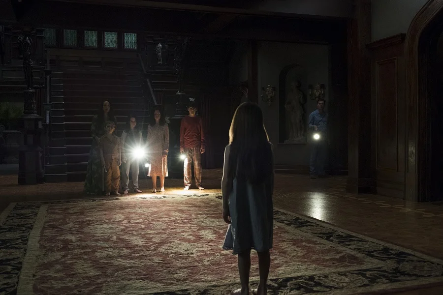 Night Terrors: The Crain family after dark in The Haunting of Hill House