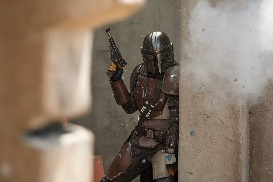 Silent Knight: Pedro Pascal (The Mandalorian) in The Mandalorian