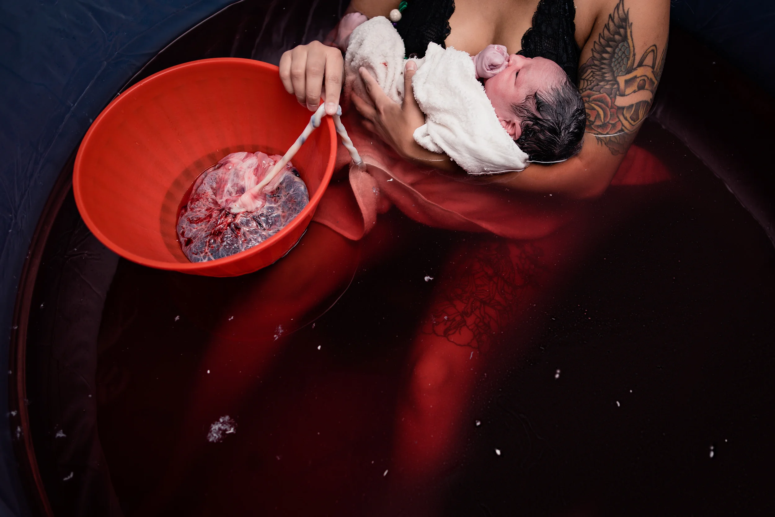 368 birth photography details blood vernix placenta.jpg