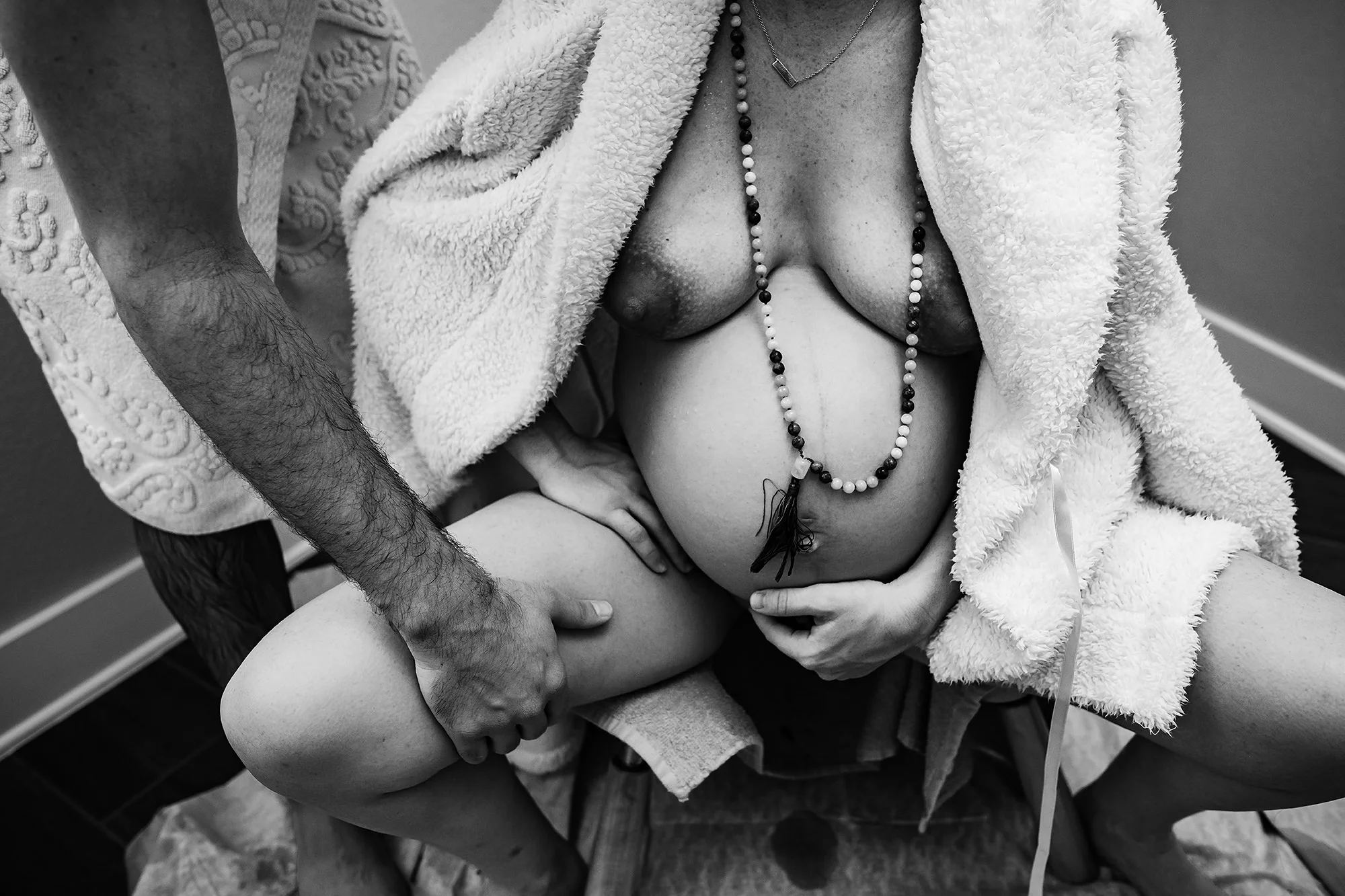 close up of pregnancy belly austin documentary photography.jpg