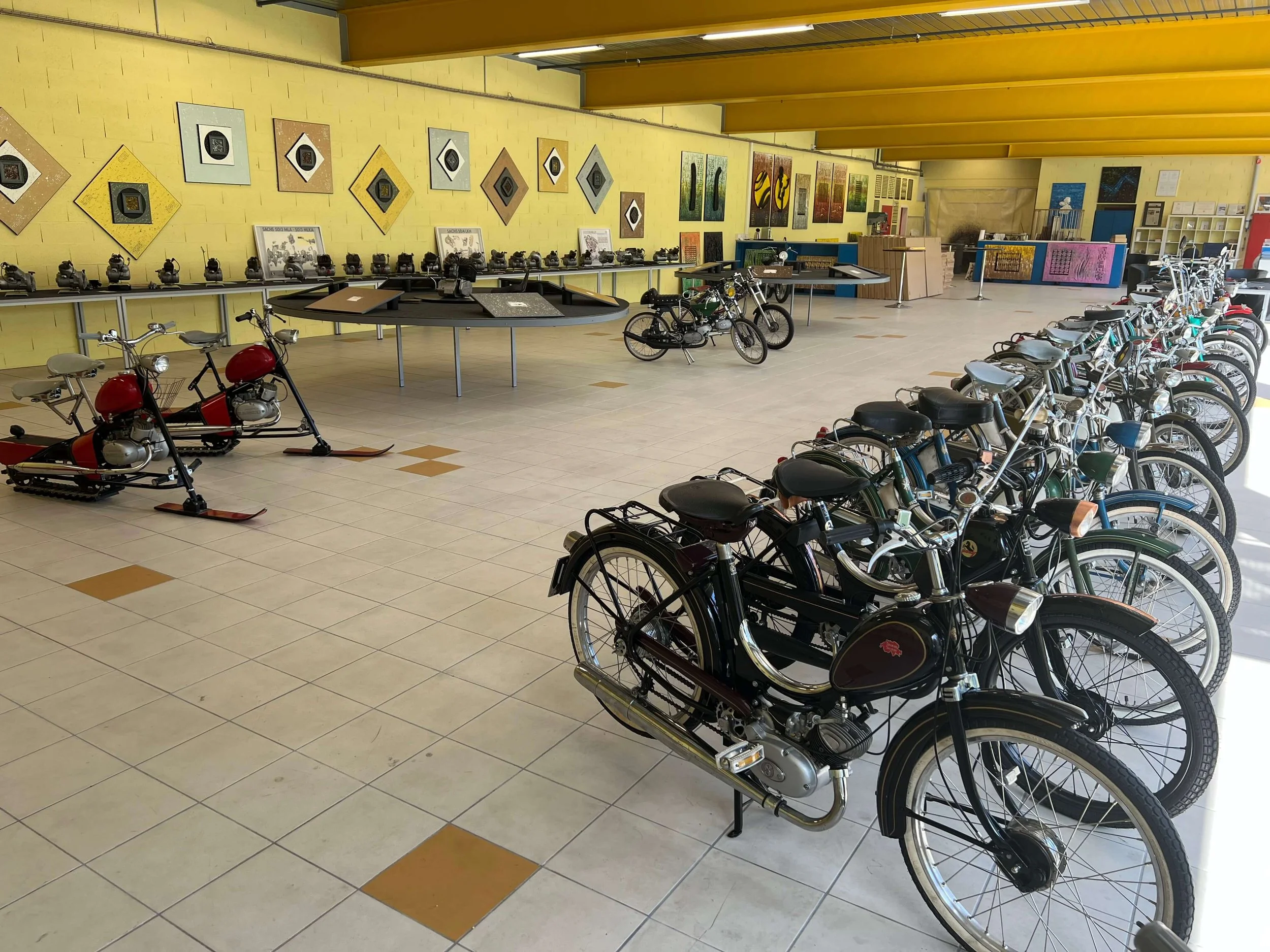 jean-claude-bossel-lets-go-art-gallery-installation-sixties-fantasies-art-entreprise-2.jpeg