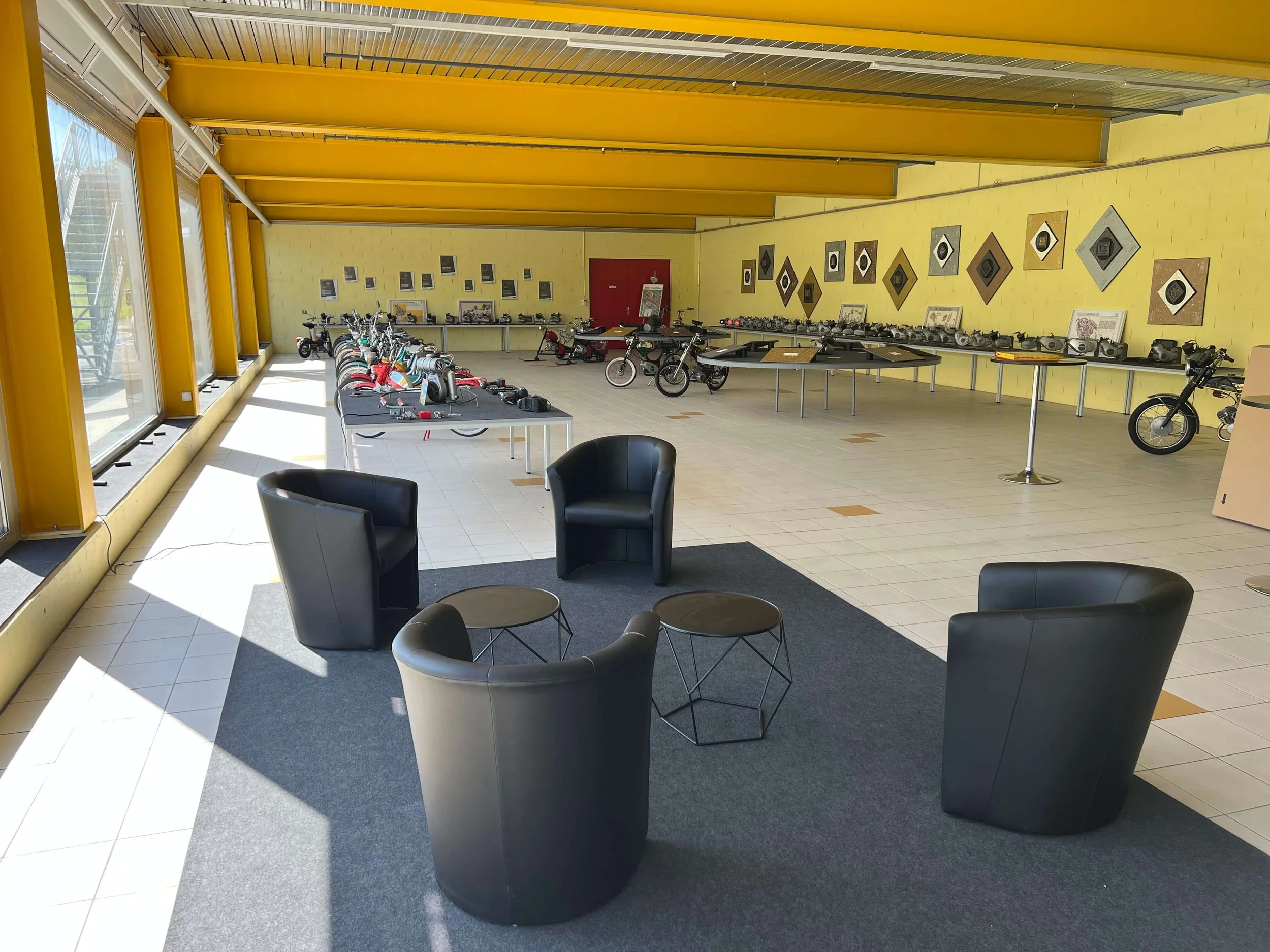 jean-claude-bossel-lets-go-art-gallery-installation-sixties-fantasies-art-entreprise-3.jpeg