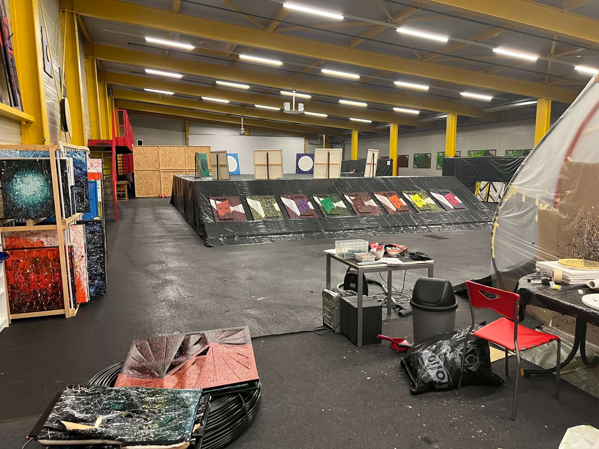 jean-claude-bossel-lets-go-art-gallery-installation-showroom-evenement-art-entreprise-atelier-ecran-geant-1.jpeg
