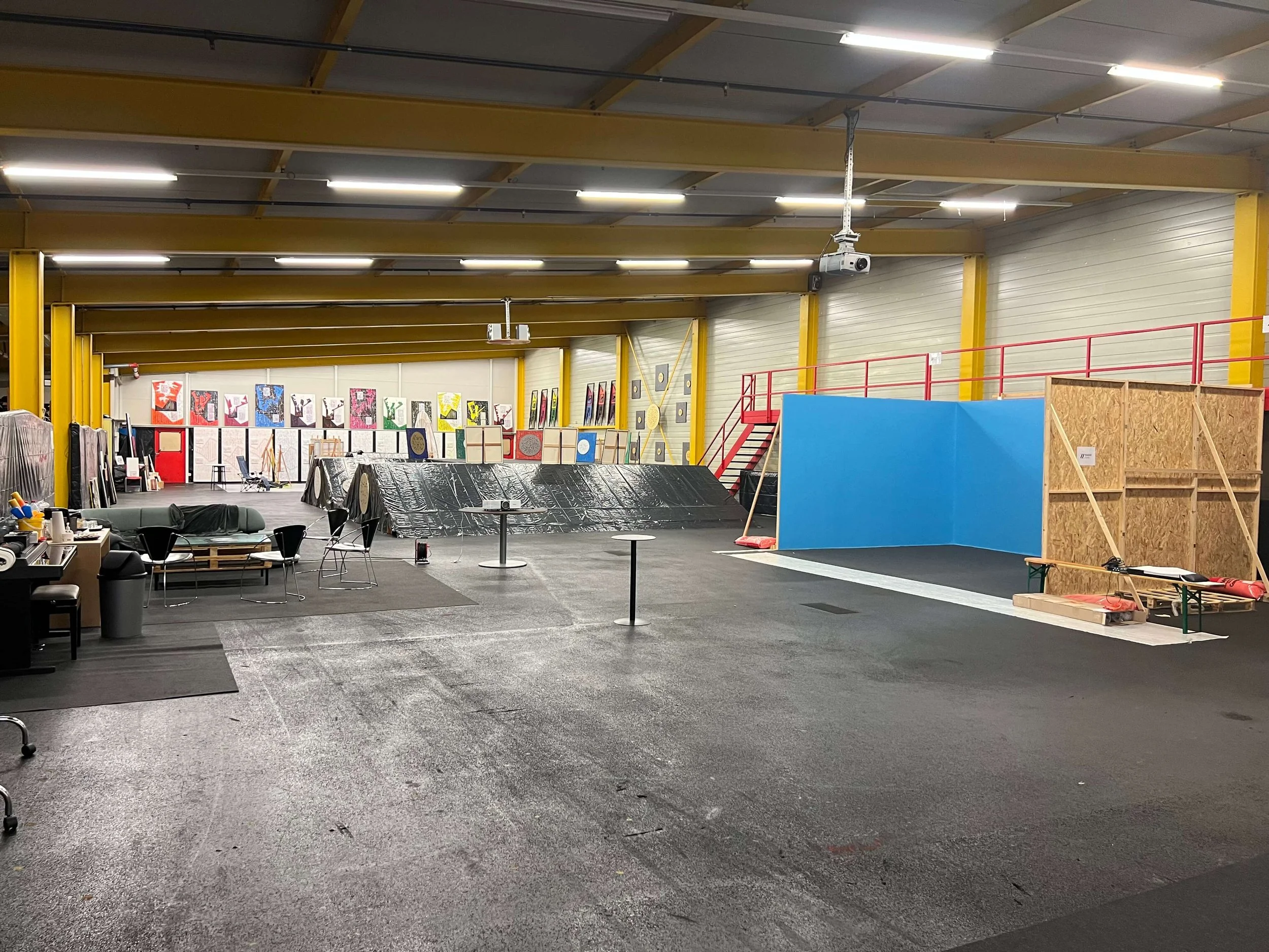 jean-claude-bossel-lets-go-art-gallery-installation-showroom-evenement-art-entreprise-atelier-ecran-geant-3.jpeg
