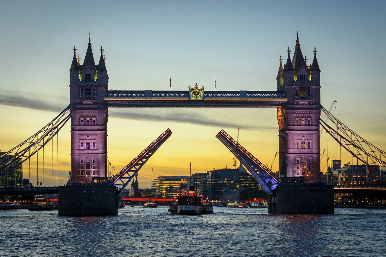 bridge-3196619_1280.jpg