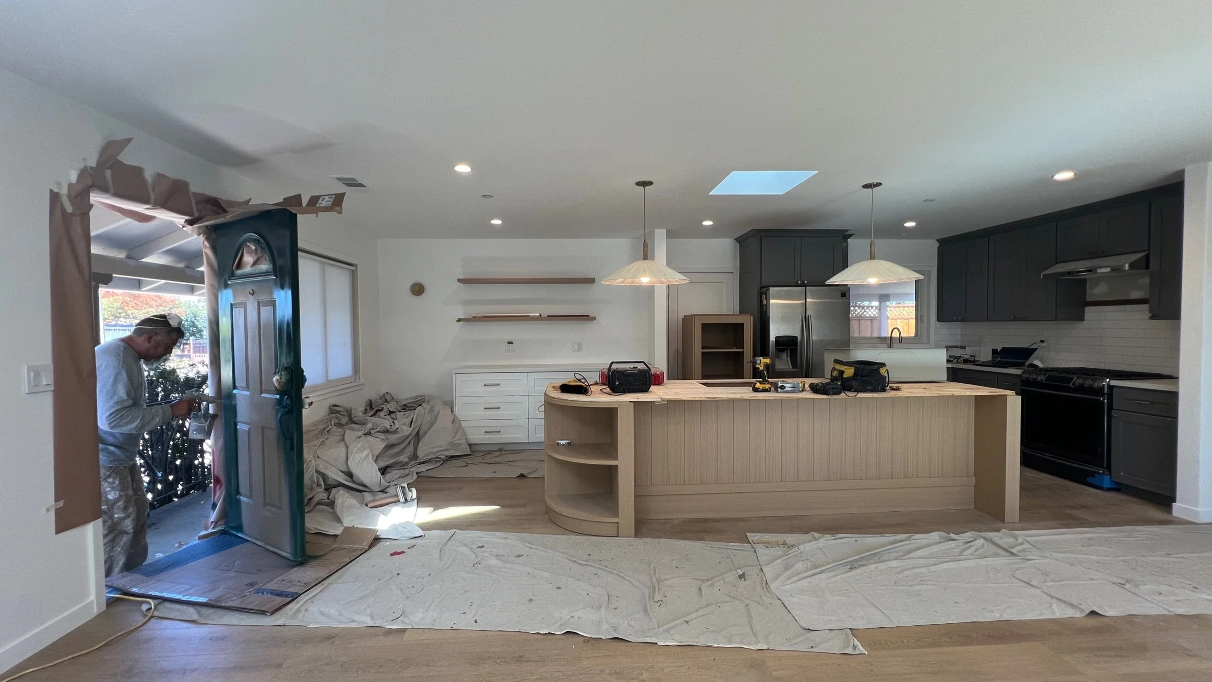 What’s old can be made new again… We selected a rich forest green to give the existing front door new life on the exterior while simultaneously working with our new interior finish palette!💫