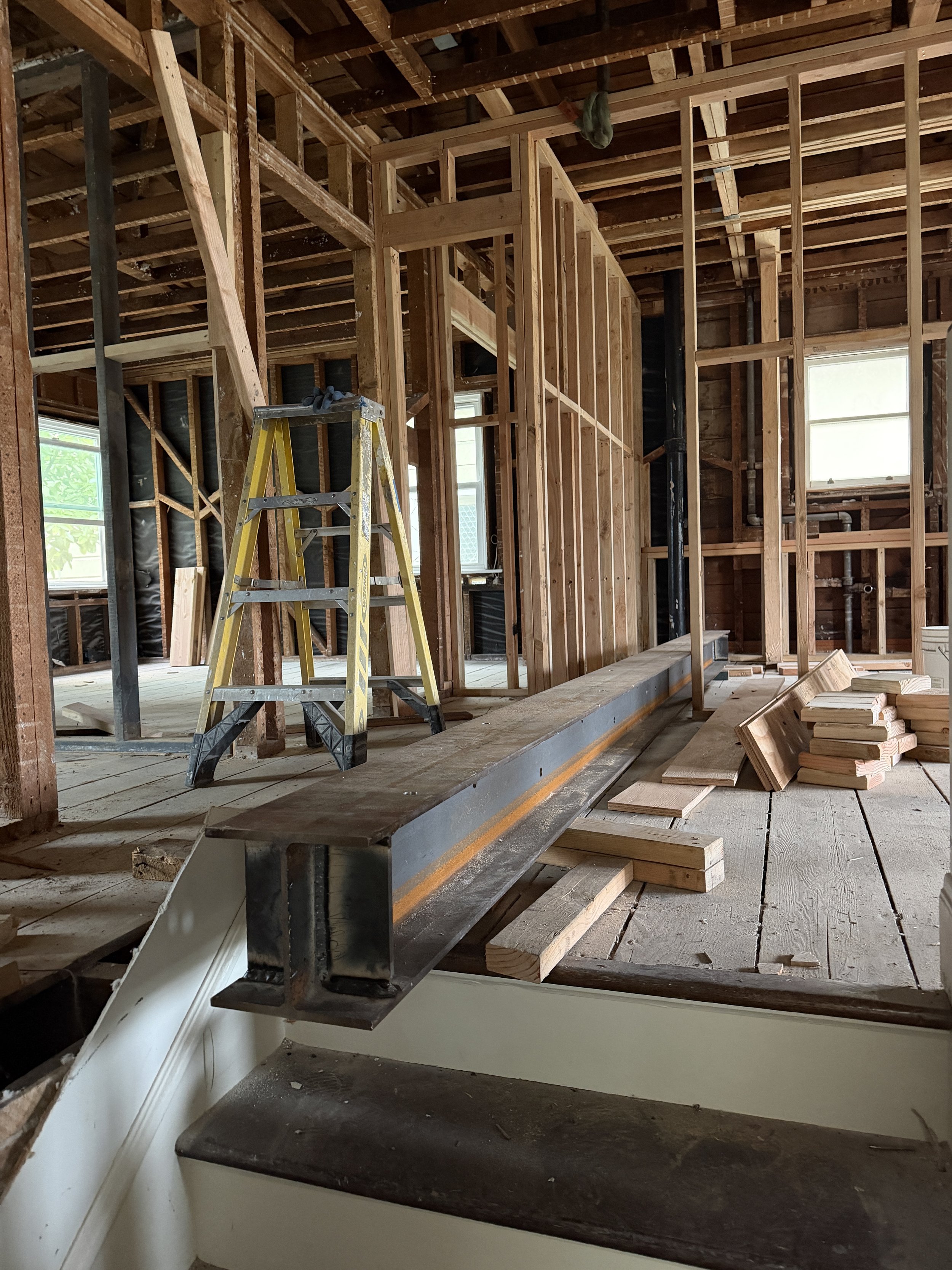 Because steel beams can typically span 1.5 to 3 times farther than wood beams of the same dimensions, they allow us to create larger, more open spaces while eliminating the need for intermediate support columns.