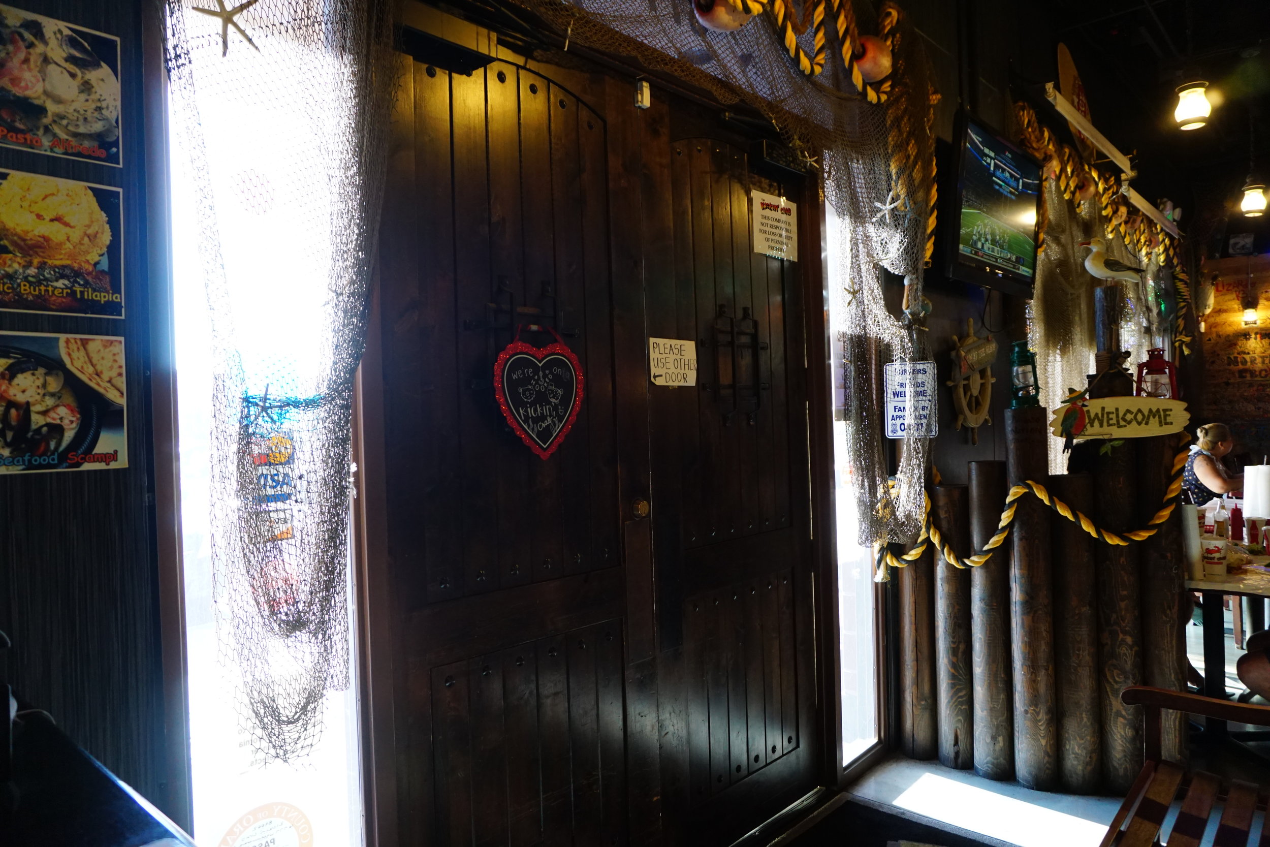 Photo inside of Kickin’ Crab Door