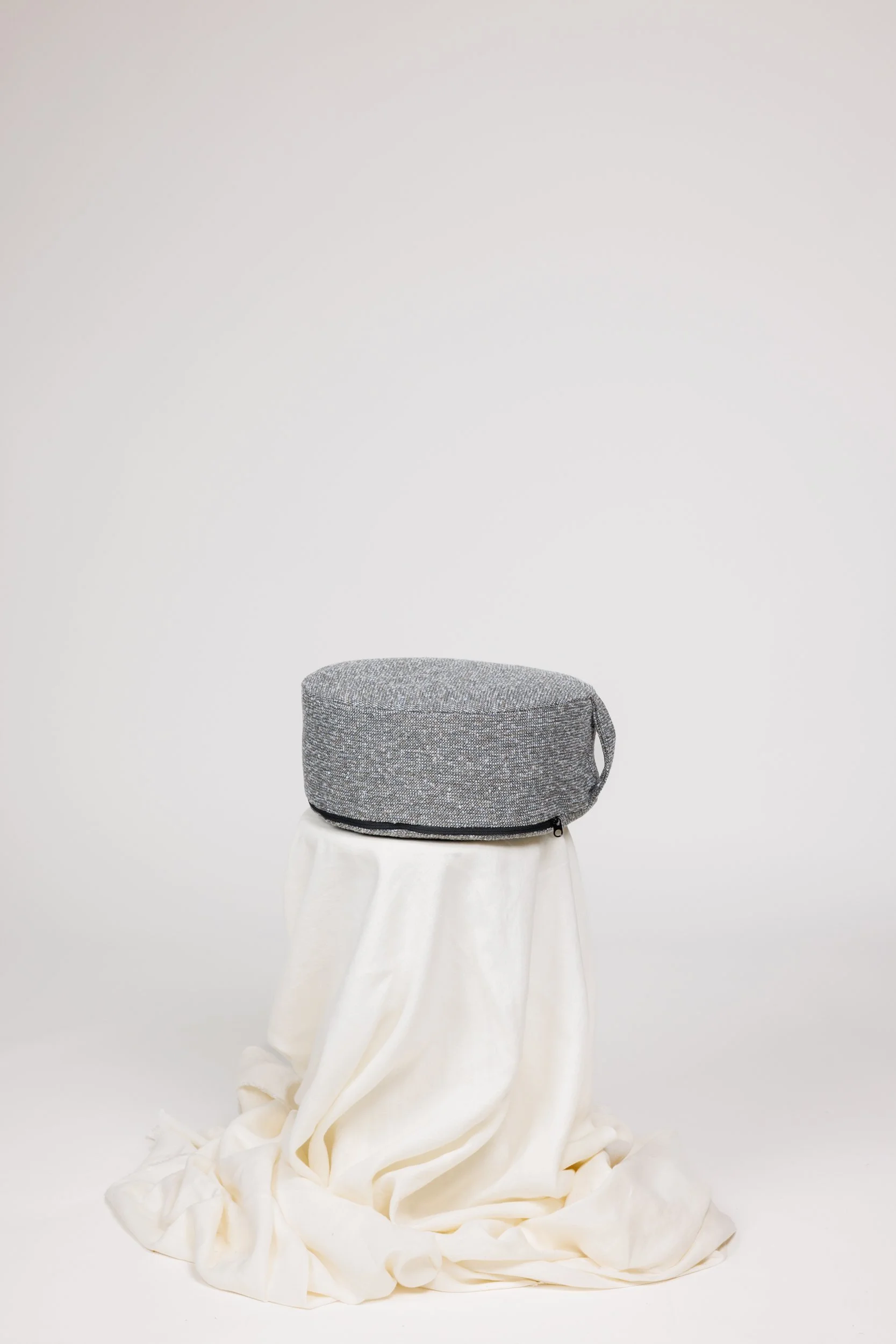 _Q0A4120-Murano-Graphite-Boucle.jpg