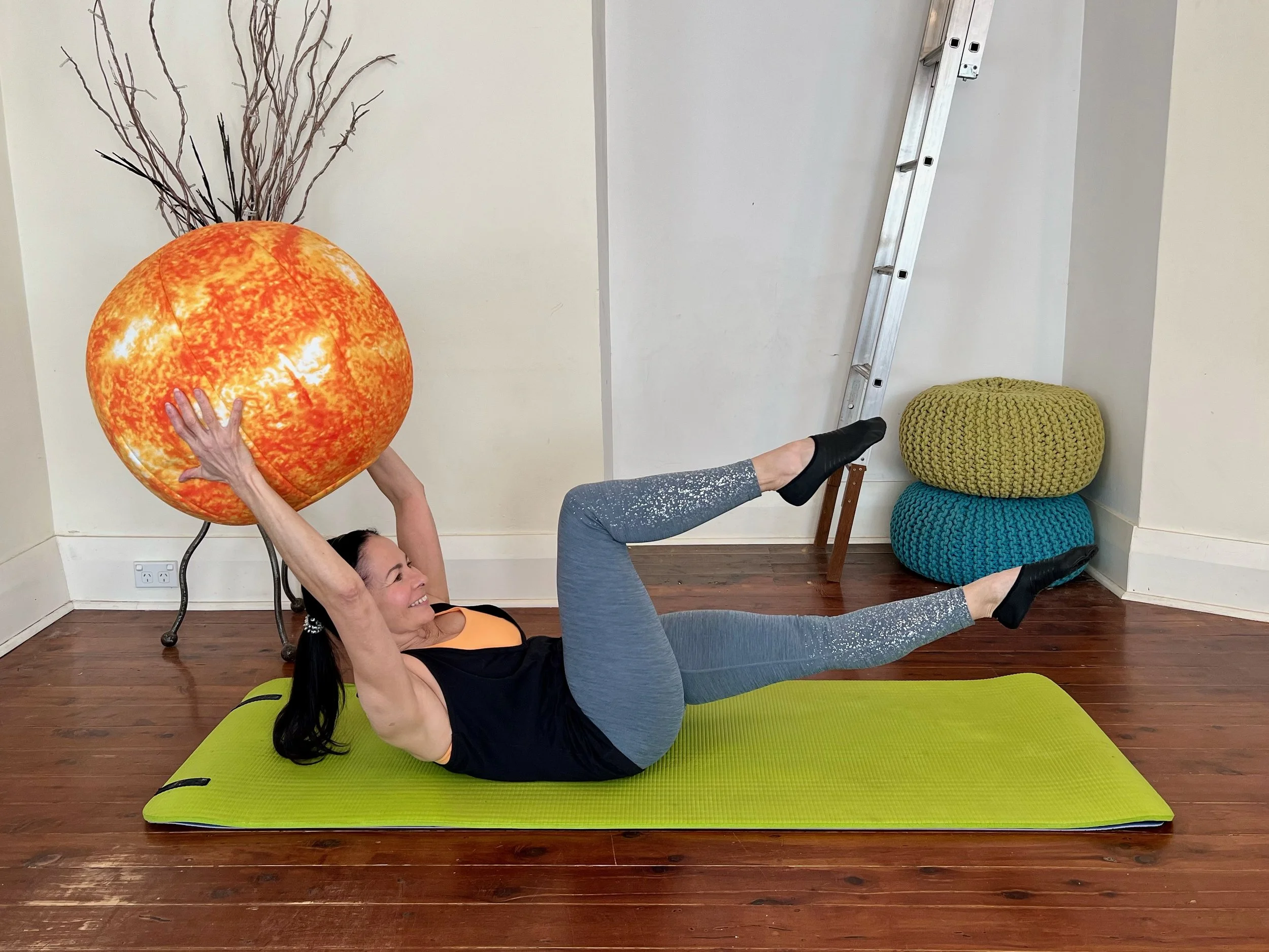Venn Ambassador Spotlight: Lisa Kaye — Founder of #FitballFriday and Pilates Instructor