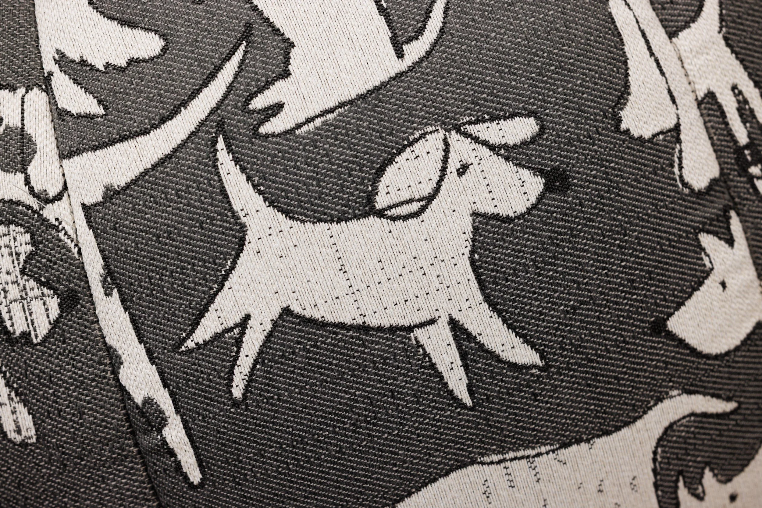 _Q0A4361-Woof-Graphite.jpg