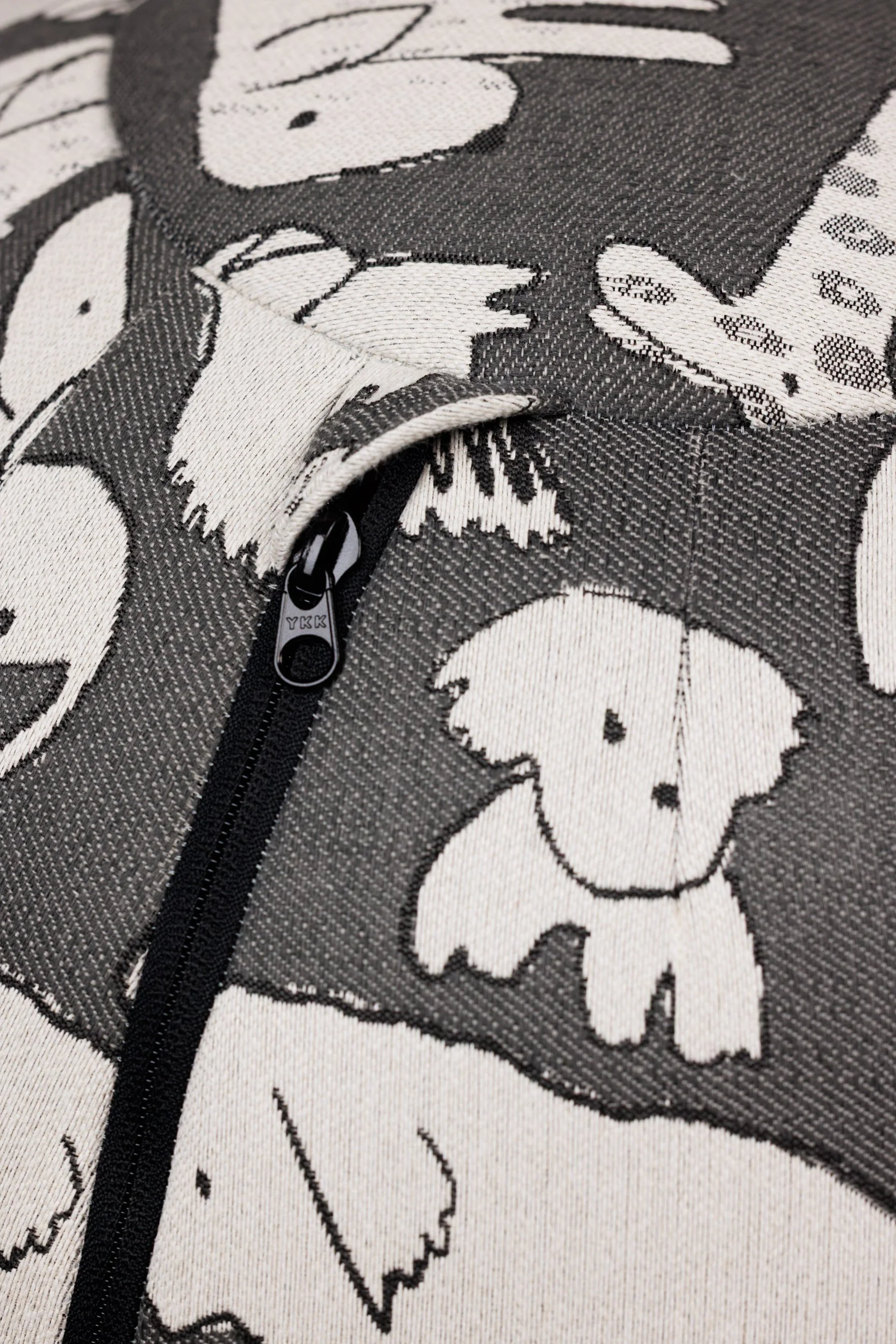 _Q0A4358-Woof-Graphite.jpg