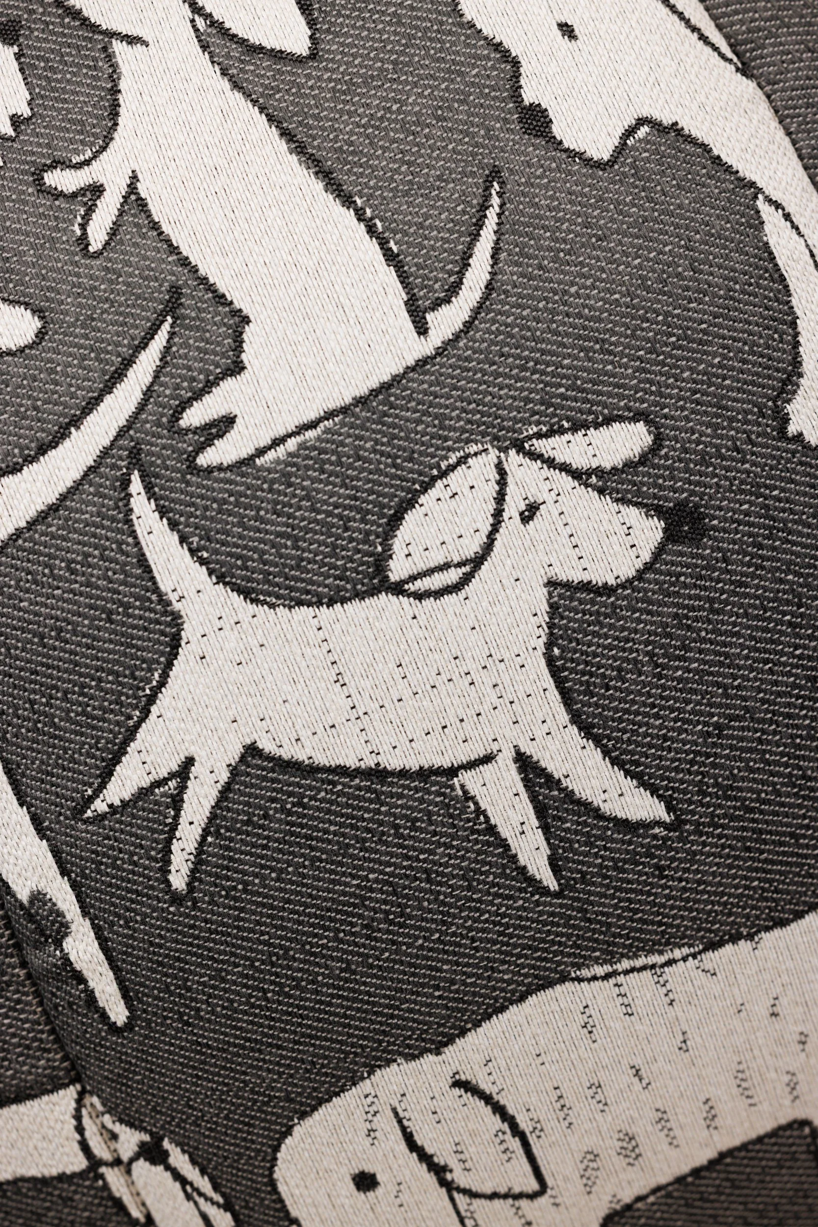 _Q0A4360-Woof-Graphite.jpg