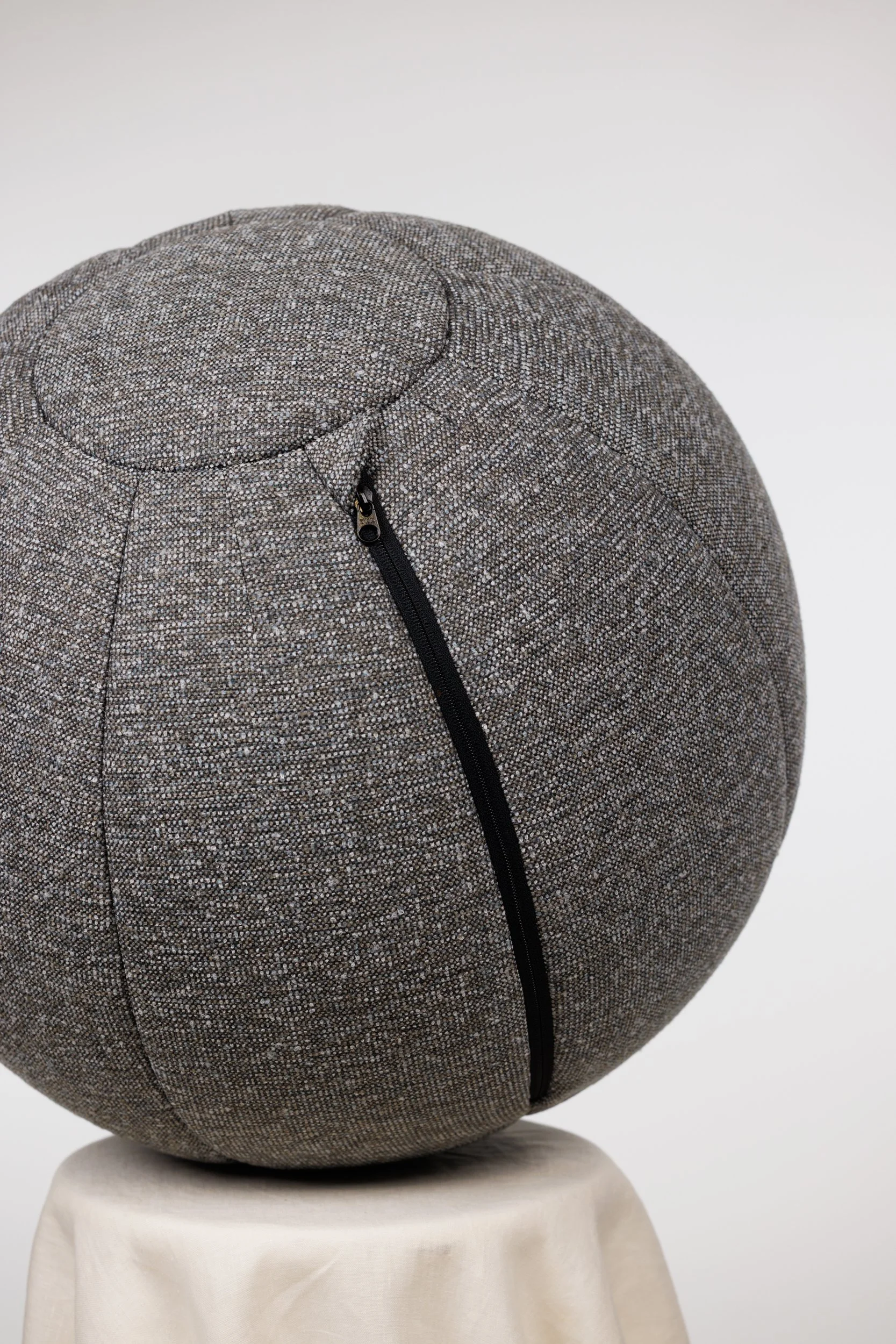 _Q0A4375-Murano-Graphite-Boucle.jpg