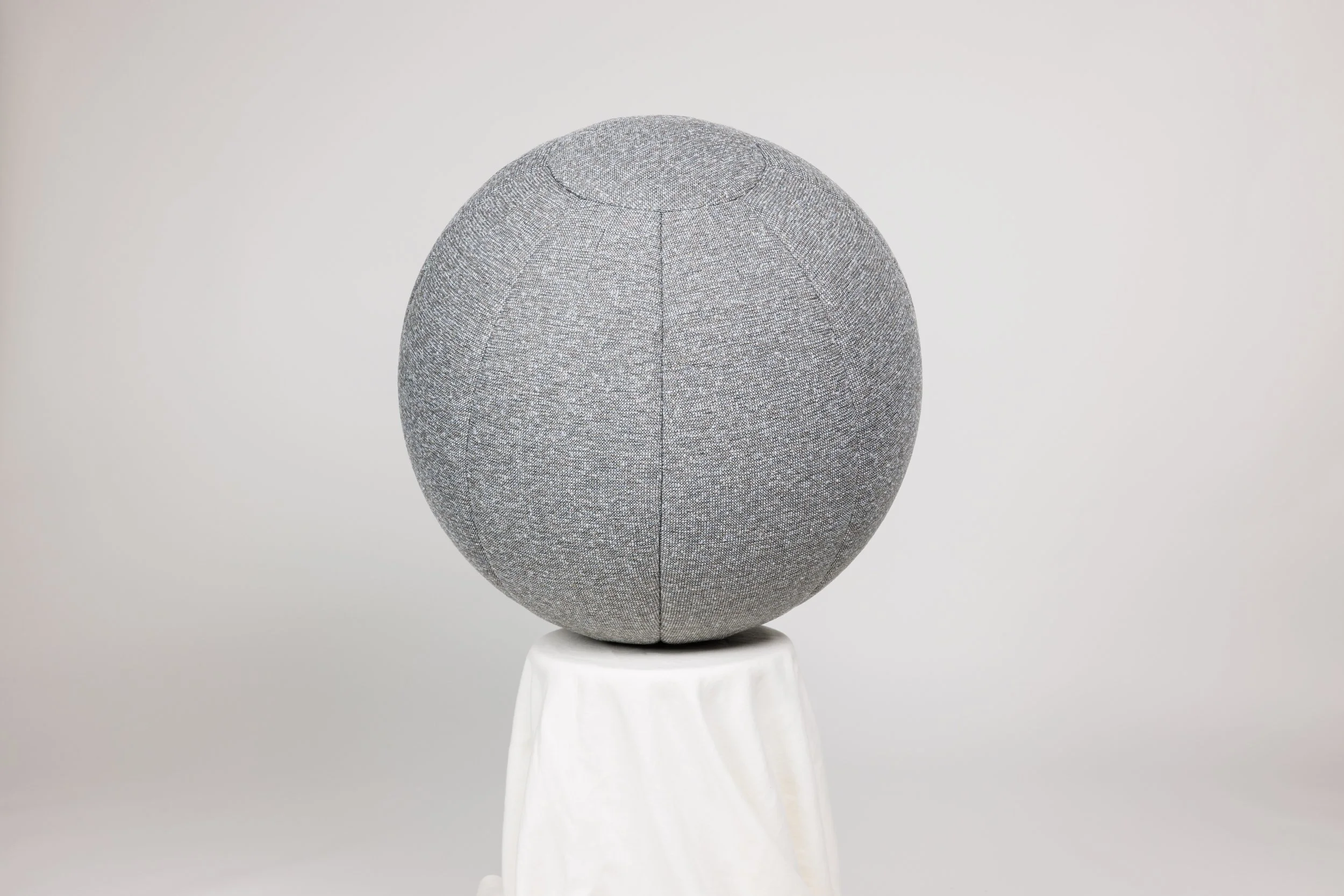 _Q0A4063-Murano-Graphite-Boucle.jpg