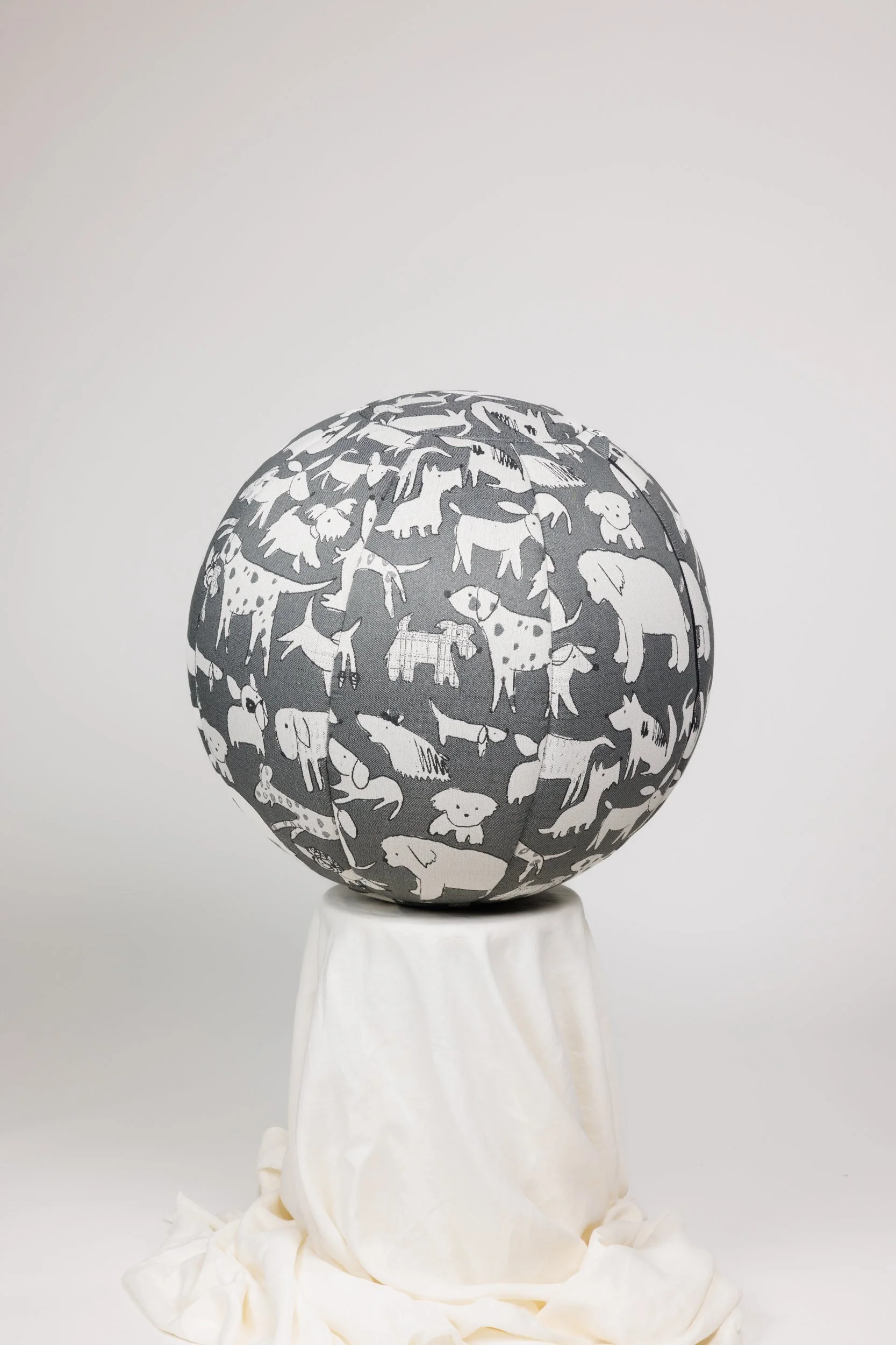 _Q0A4054-Woof-Graphite.jpg