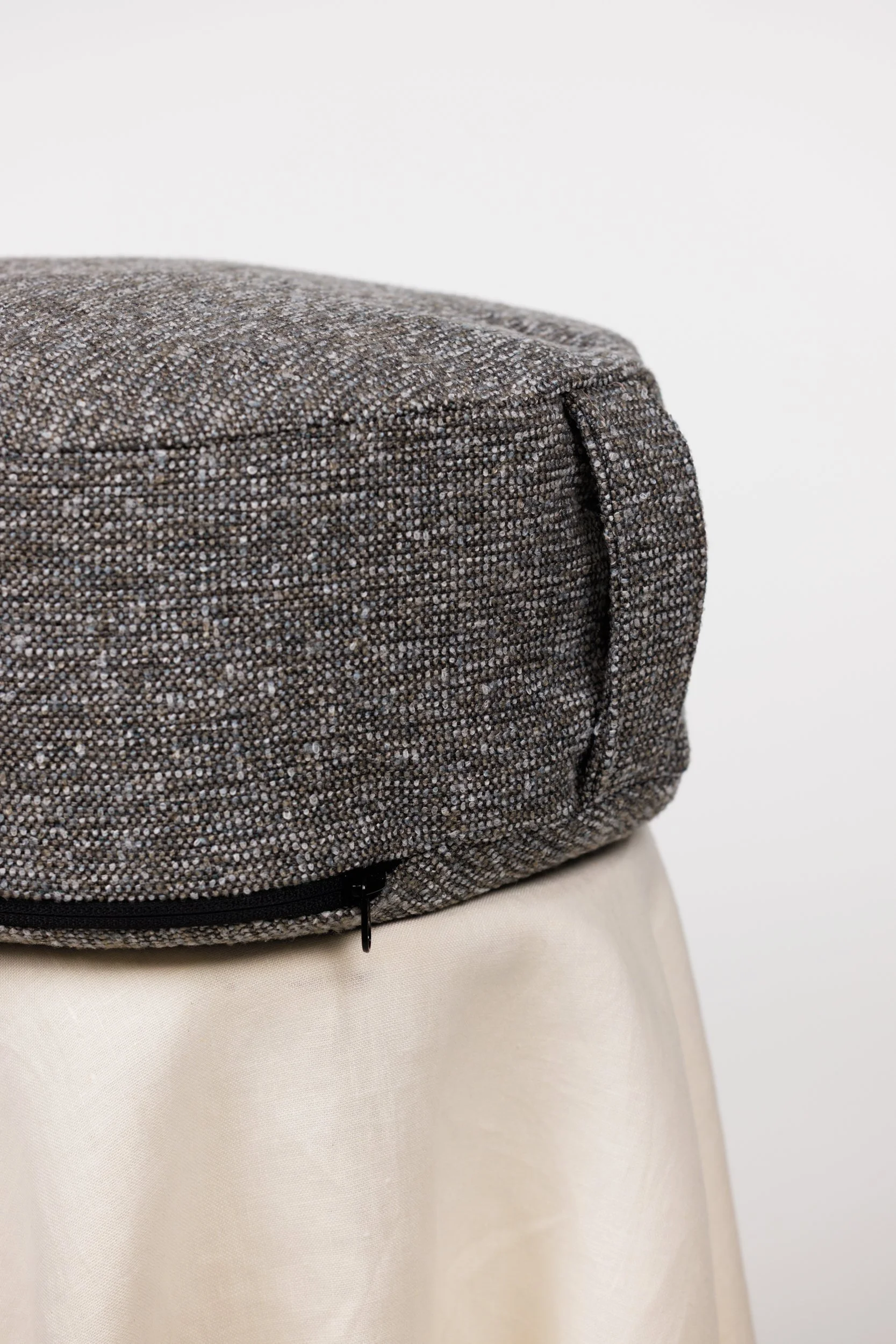 _Q0A4551-Murano-Graphite-Boucle.jpg