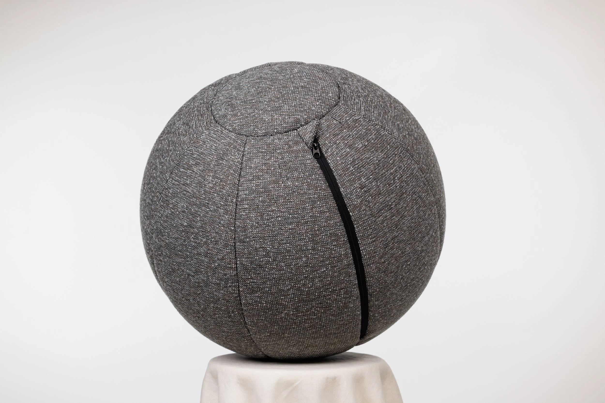 _Q0A4382-Murano-Graphite-Boucle.jpg