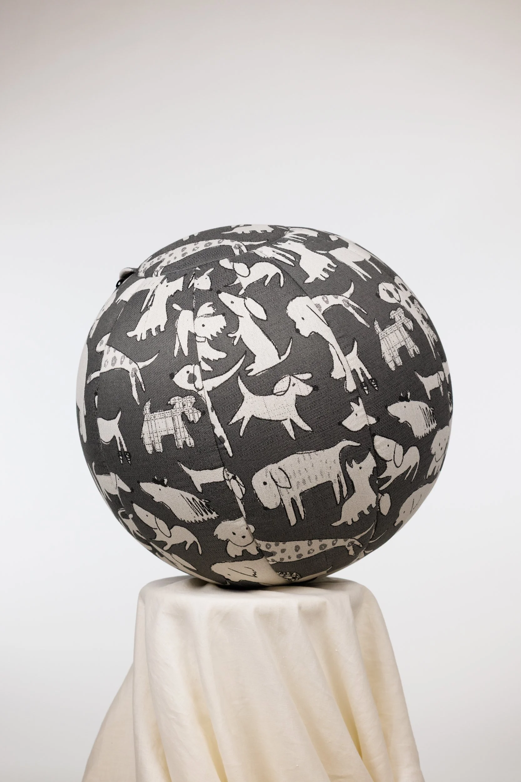 _Q0A4362-Woof-Graphite.jpg