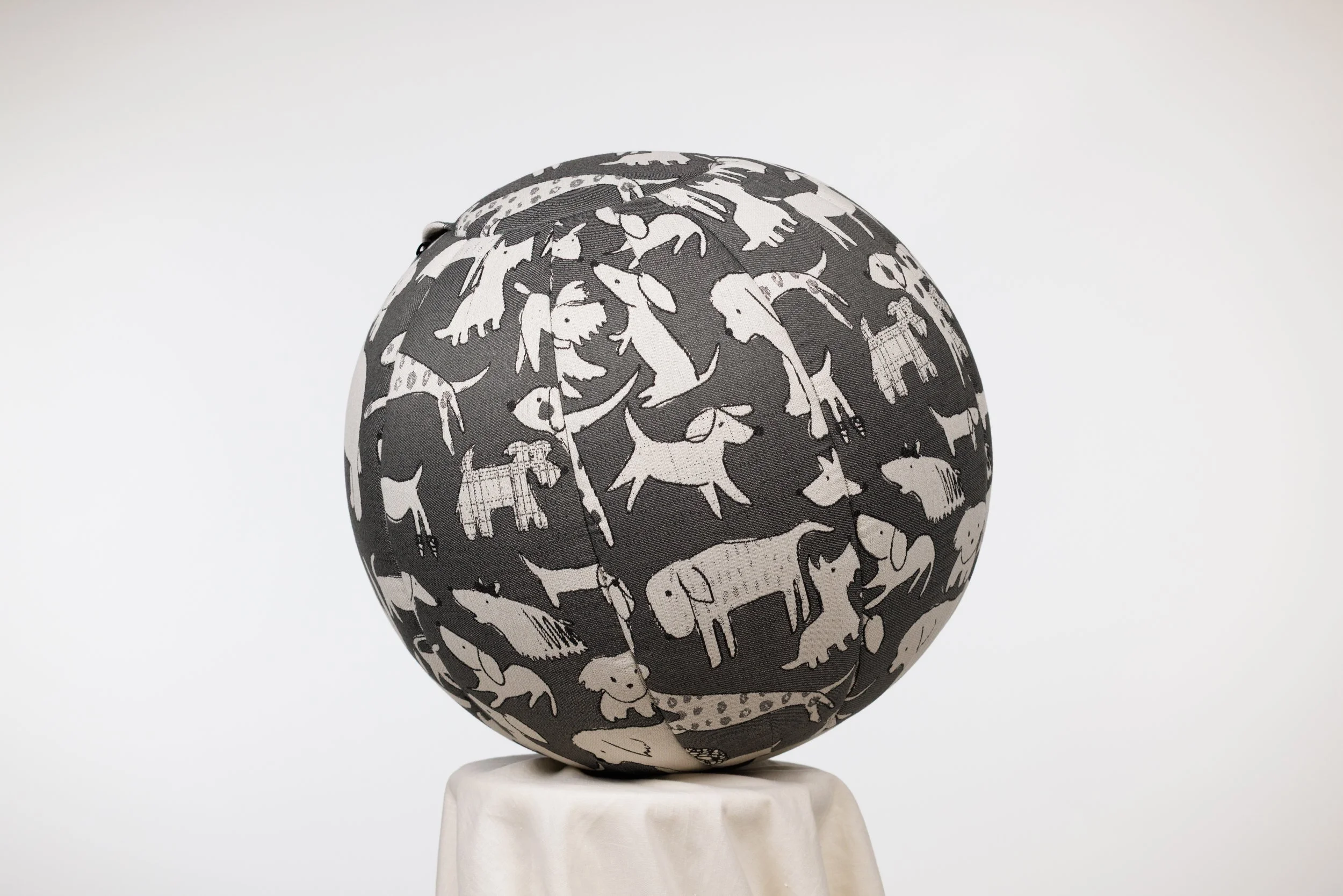 _Q0A4363-Woof-Graphite.jpg