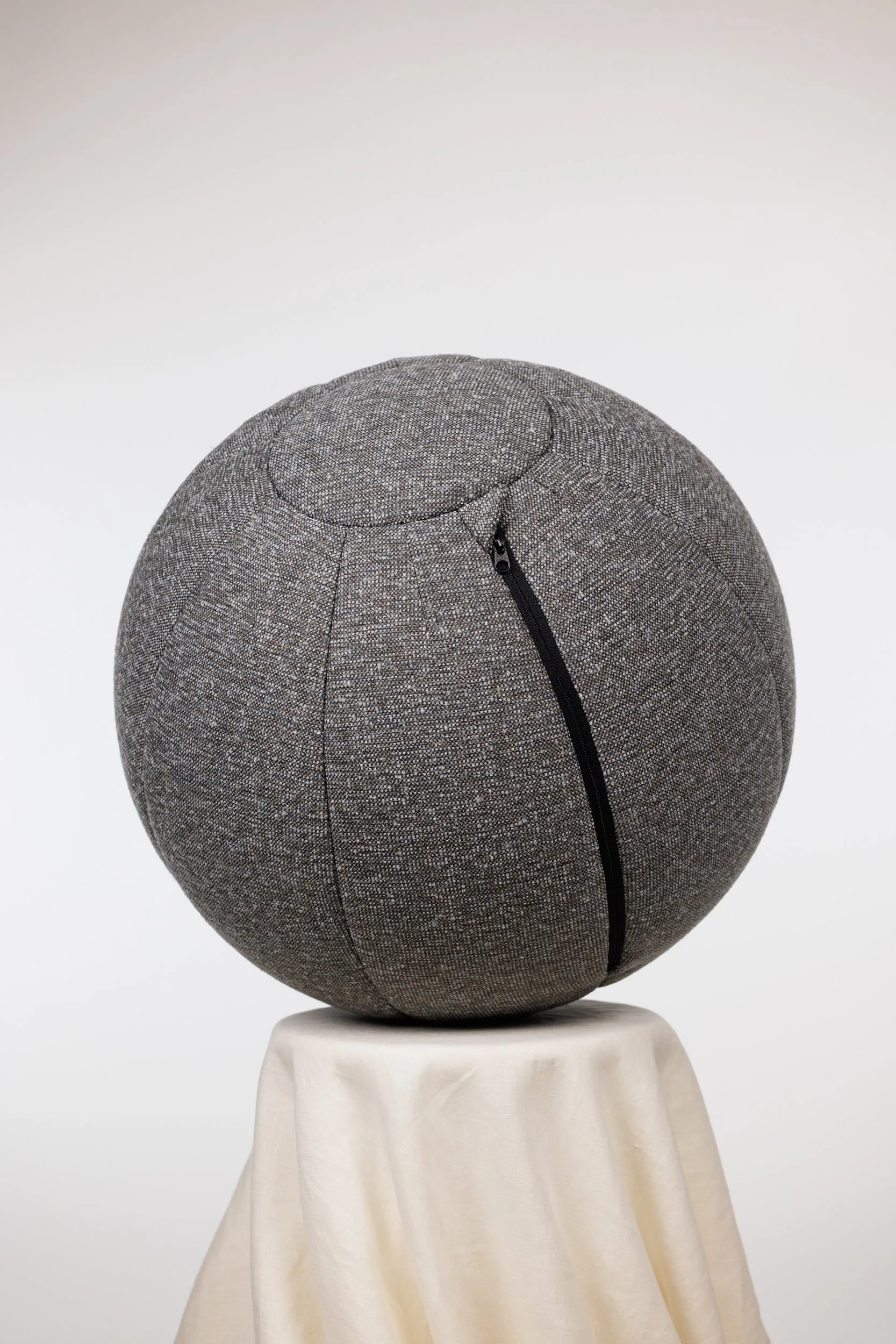 _Q0A4381-Murano-Graphite-Boucle.jpg