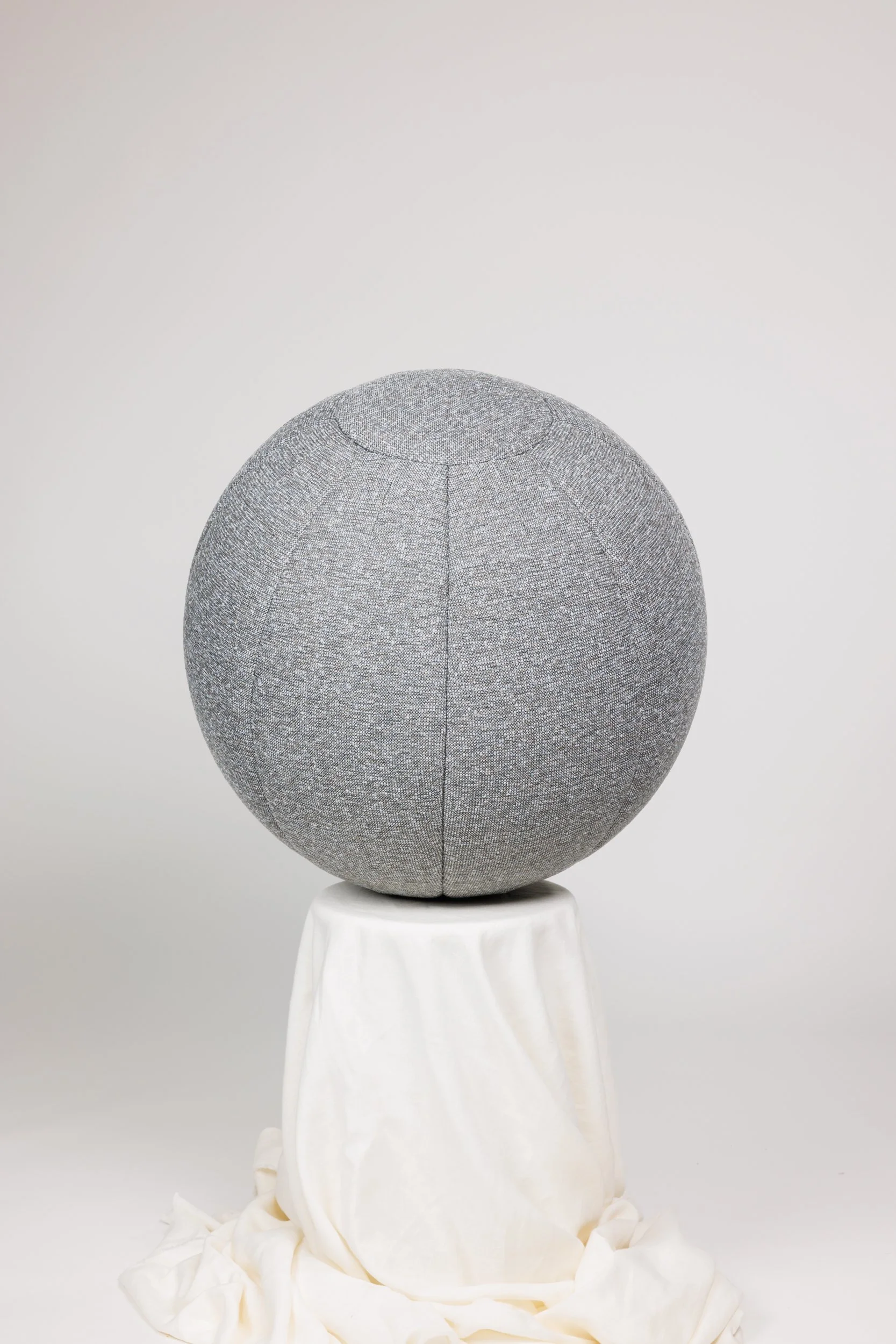 _Q0A4064-Murano-Graphite-Boucle.jpg