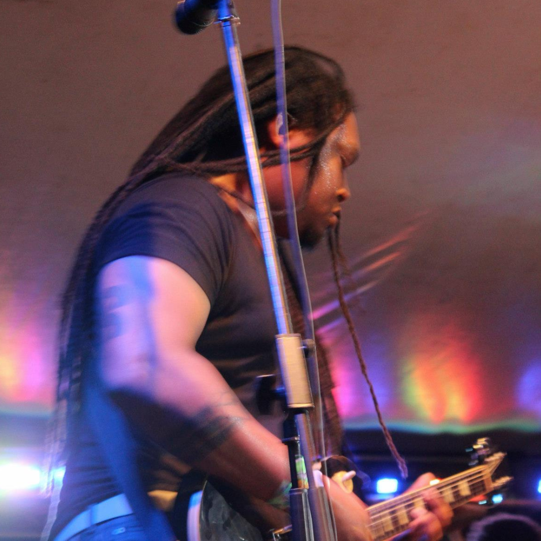 Live Music: Tony Jonez