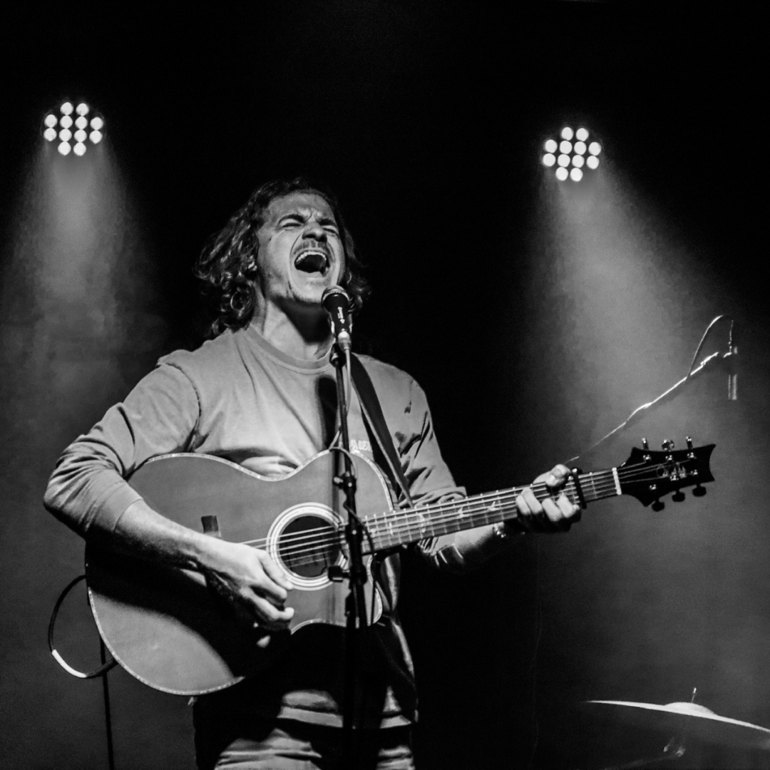 Live Music: Chris Lewis