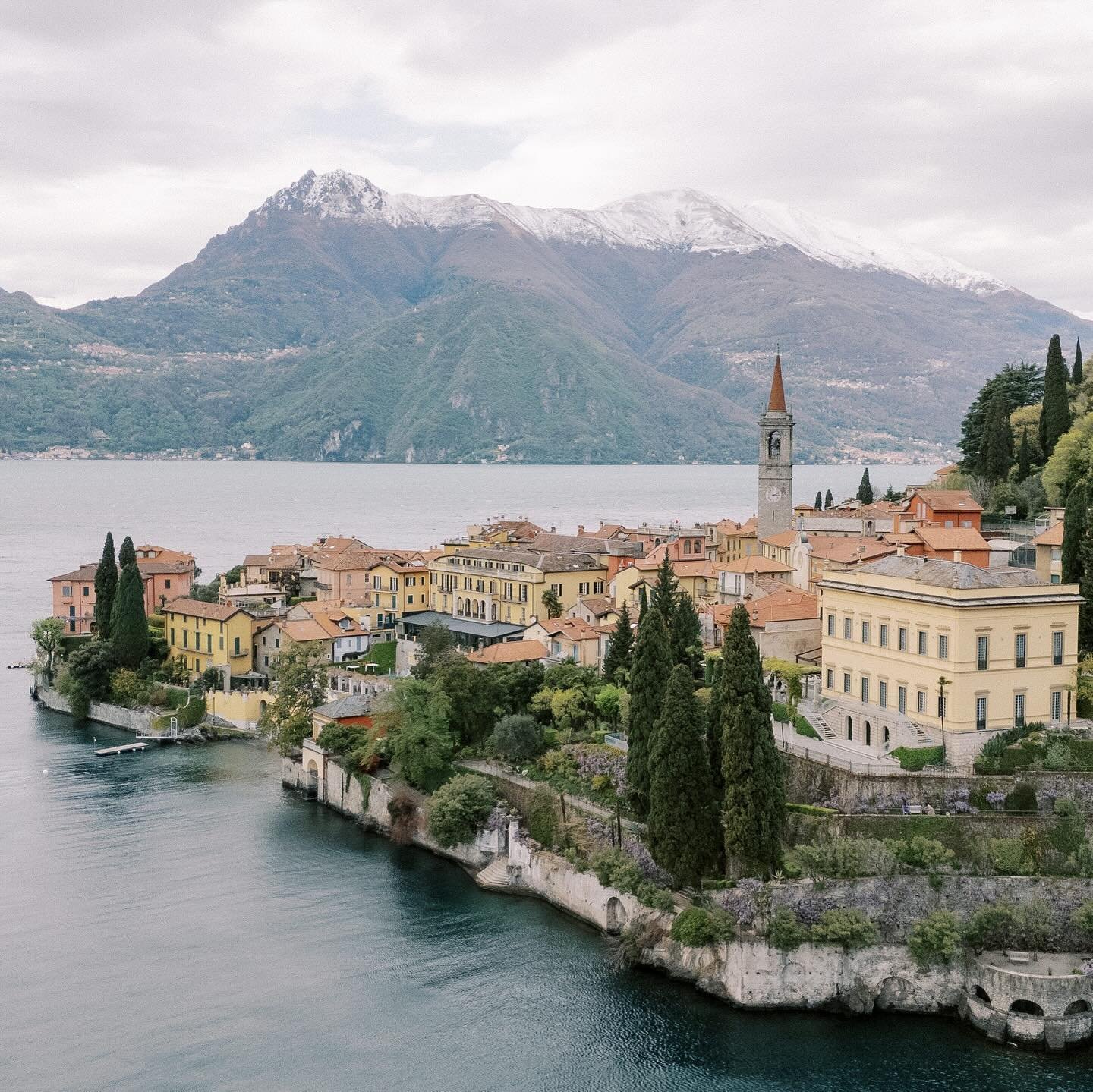 The towns situated on Lake Como truly feel like a step back in time, and Varenna is no different. It's absolutely magical to see from a distance. 😍 

#lakecomowedding #lakecomoweddingphotographer #lakecomo #lakecomophotographer #italyweddingphotogra
