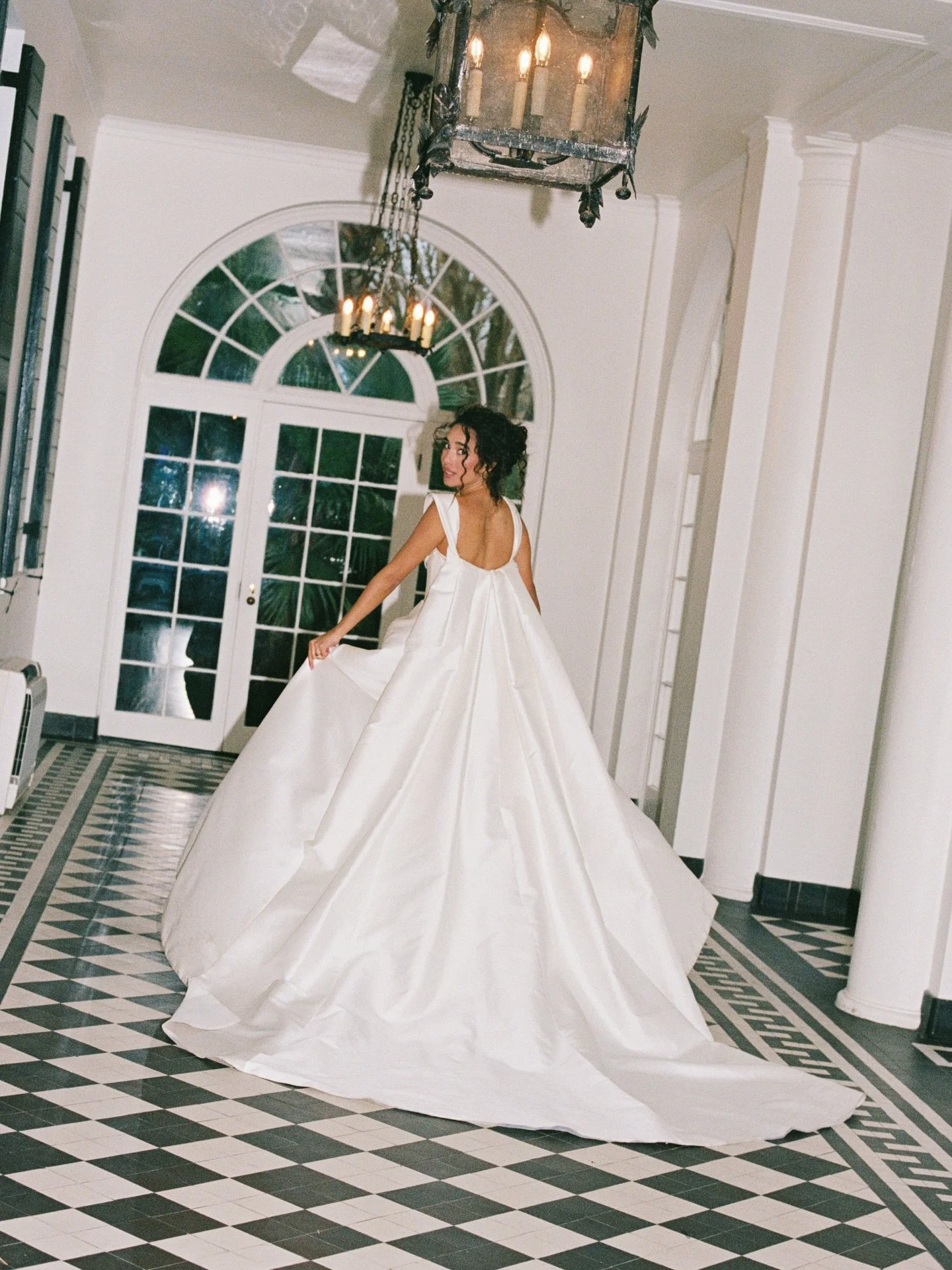 A Monique L'Huillier bridal story on 35mm film. 🦢 

Charleston Wedding Photographer, Lowndes Grove Wedding Photographer, SC Wedding Photographer, NC Wedding Photographer

Photographer | @ellestudios
Host | @brittanyboote
Design, Planning &amp; Produ