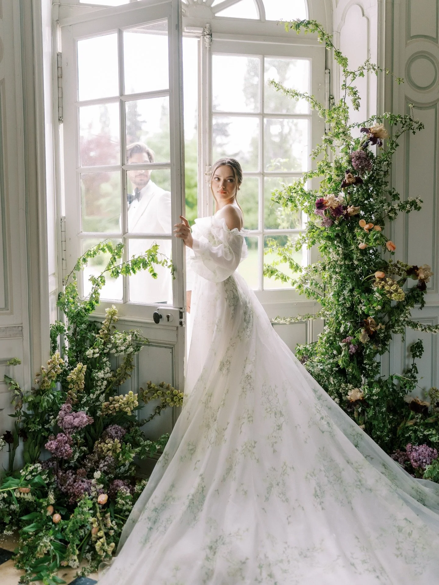 A dream within a dream in a French ch&acirc;teau. 🦢

Wild and romantic. Like scenes from a movie. Elevated, but approachable. Warm light, soft textures, and thoughtful details.

Beautiful things, done with intention. Exactly the kind of story I love