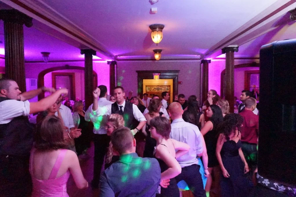 wedding-dancing-fun-ct-dj-michael-simonetta-for-vitos.jpg