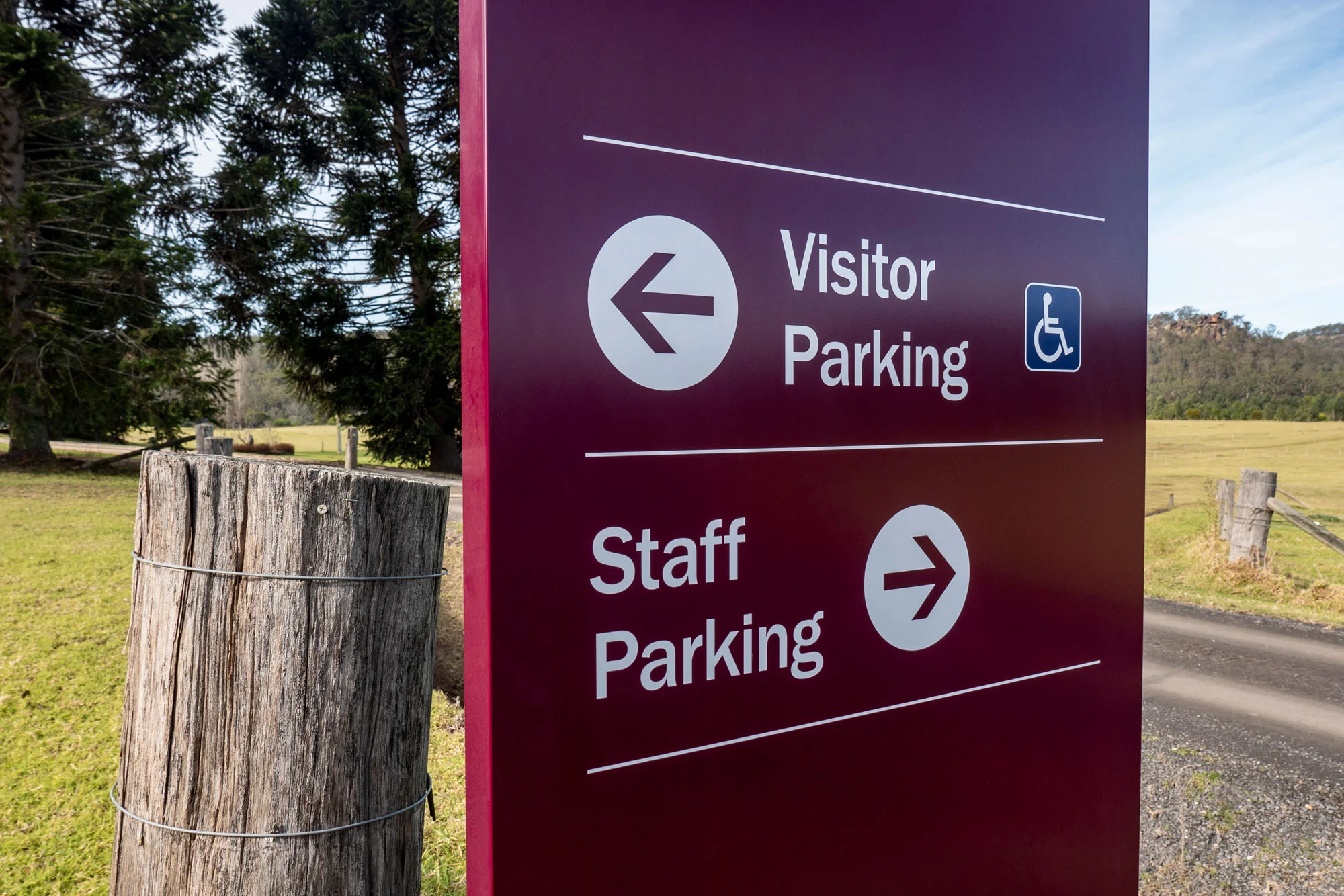visual-energy-signs-bundanon-trust-wayfinding-signage-wollongong-south-coast-bundanon-homestead-garden-signage-arthur-boyd-property-blade-2000px.jpg