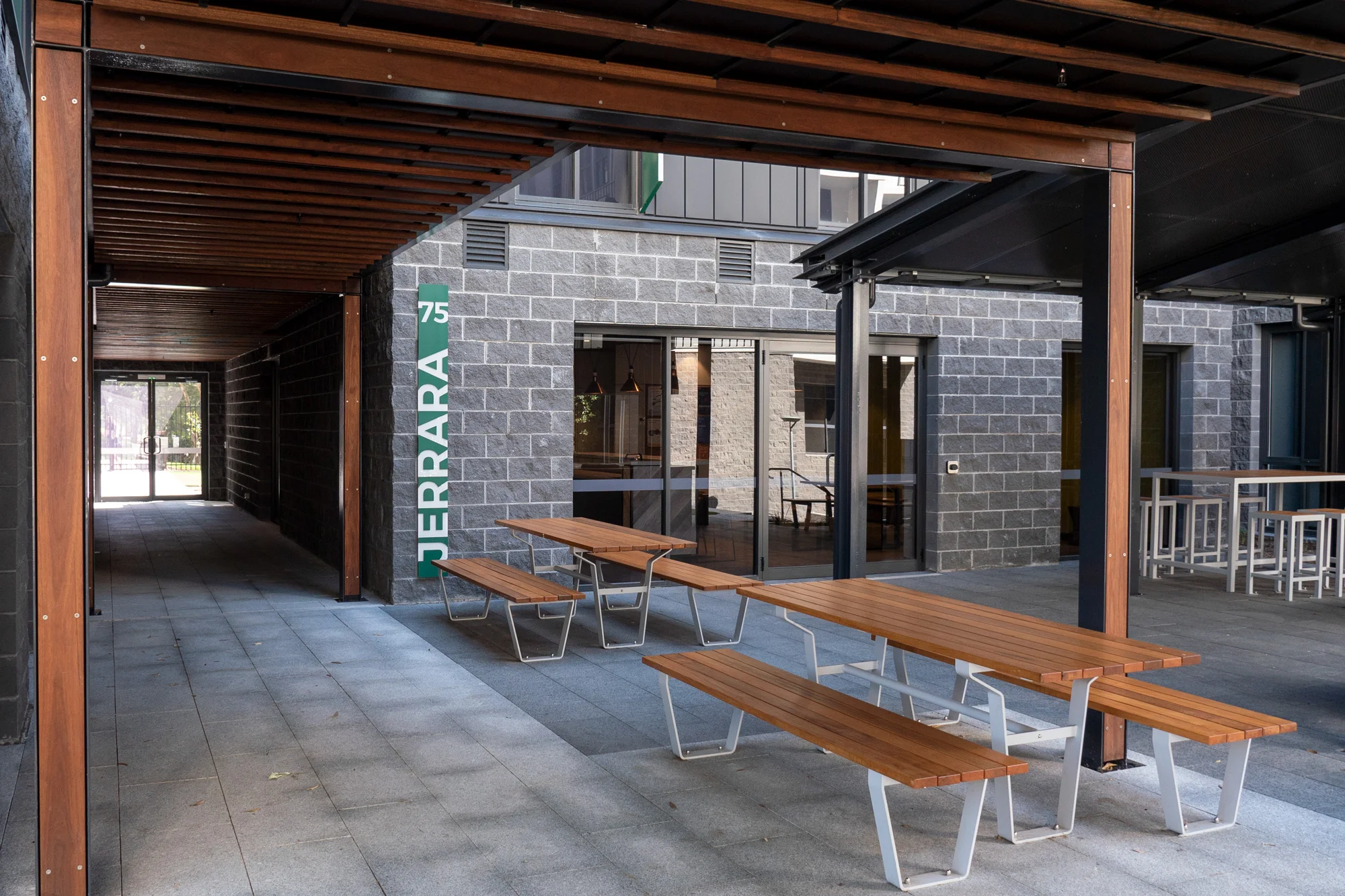 visual-energy-signs-uow-signage-graphic-design-sign-custom-signs-illawarra-koolabong-wollongong-74-jerrara.jpg