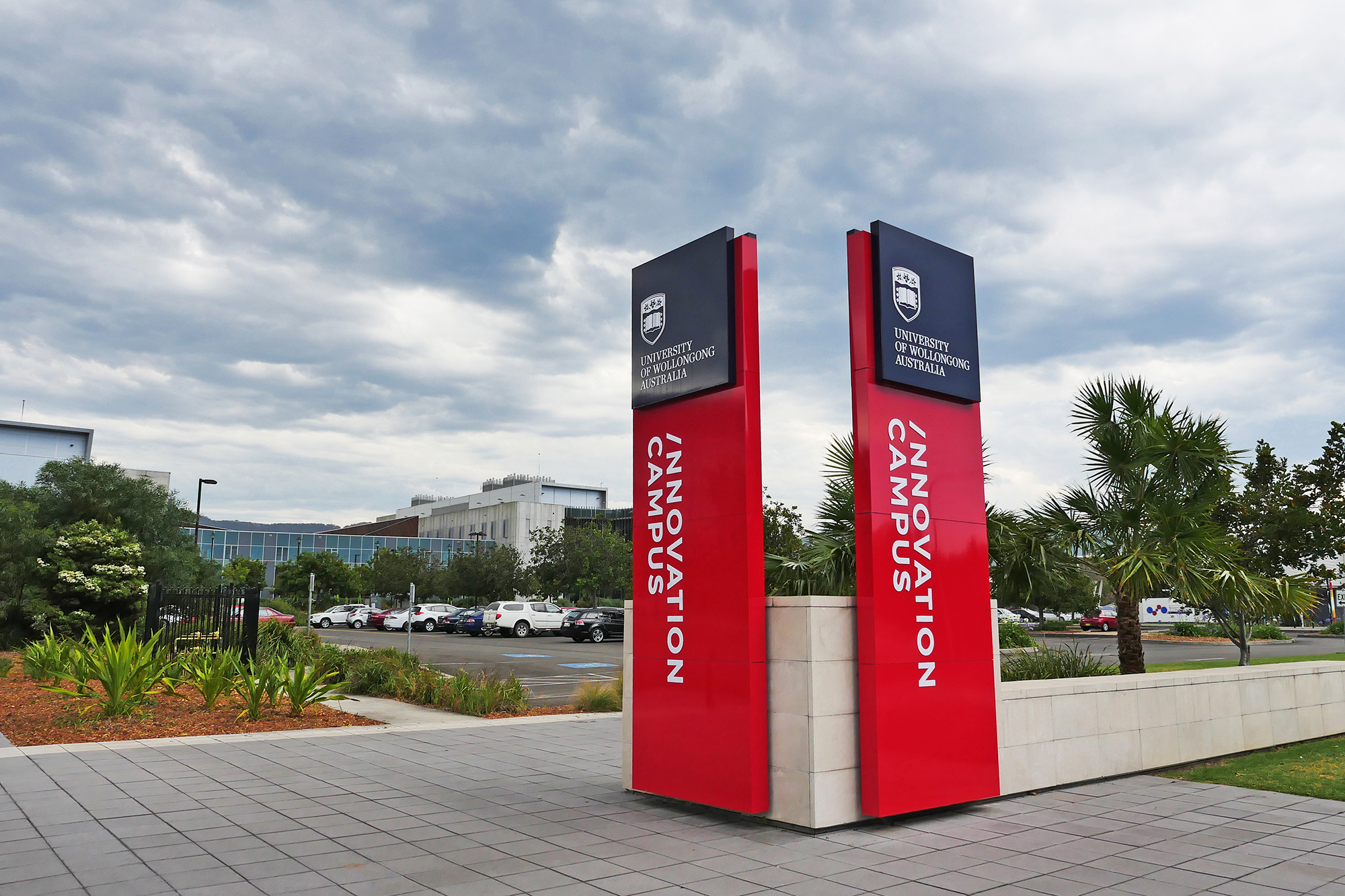 UOW iC - Entry Pylon Sign