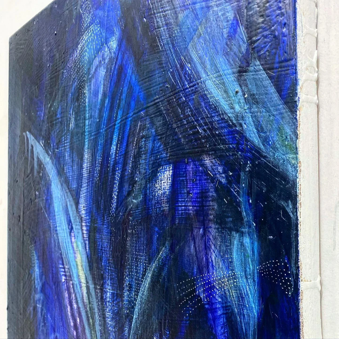 I wish all could come by and gaze it in person. 
  Eyes for detail is needed. 

&lsquo;Bluemingo&rsquo; 2022.
#art #painting #abstraction