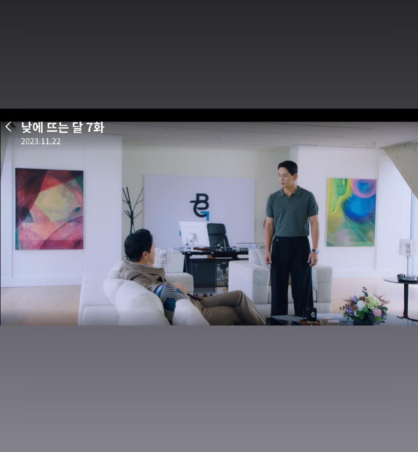 드라마 #낮에뜨는달 방영된 미술 작품을 다다음 주에 전시합니다. 

감독님: 표민수 / 출연진: 김영대 표예진

작품 전시 장소: 을지로 빈칸 
기간: 12/18-24 

이미시 출처: 티빙, Ena Netflix 
#미술전시 #작품