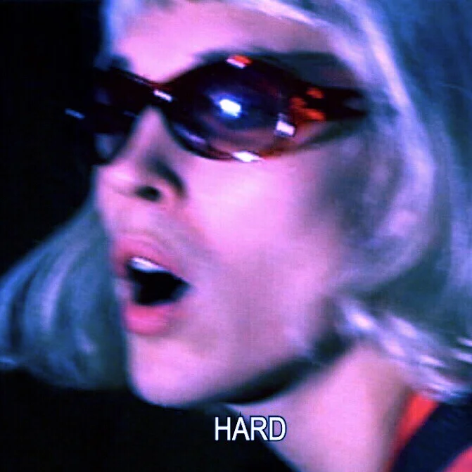 VIDEOPREMIÄR: Ruby Empress –  ”See No Evil” är en glammig uppvisning i betongmiljö." - HYMN